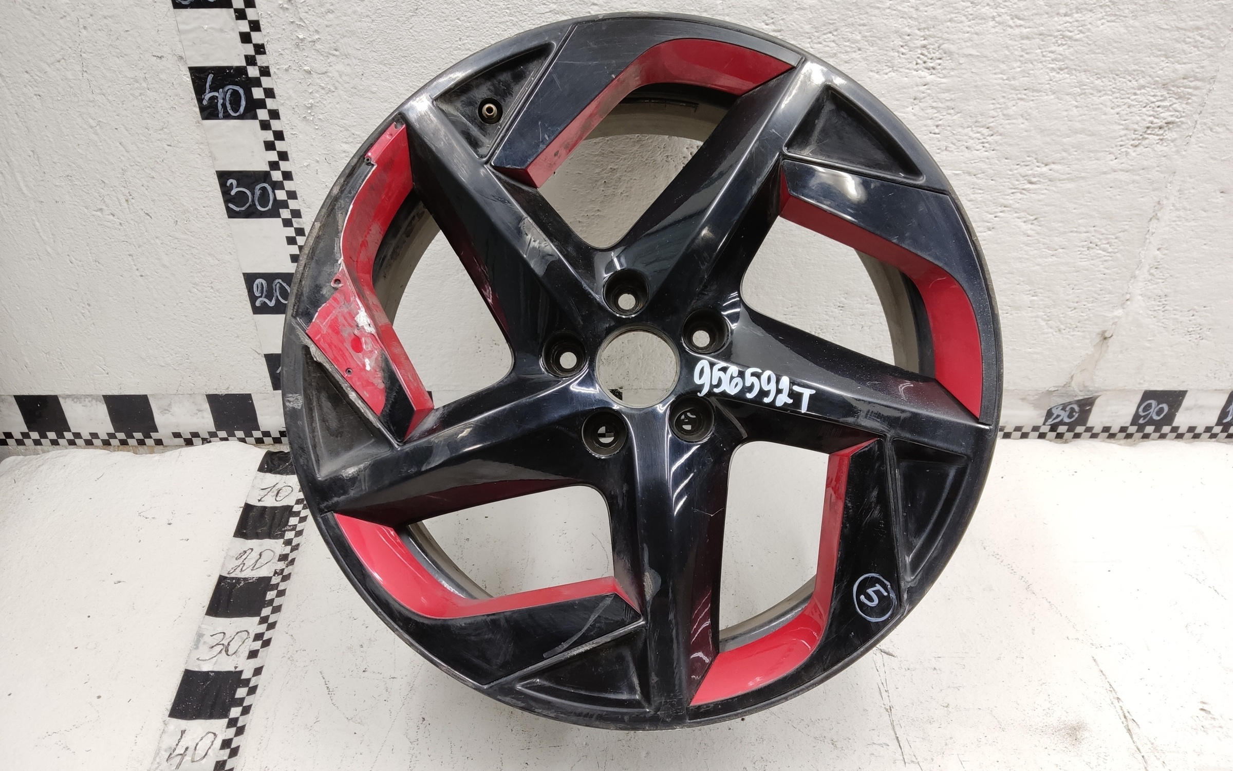 Диск колеса литой Omoda C5 R18 красный