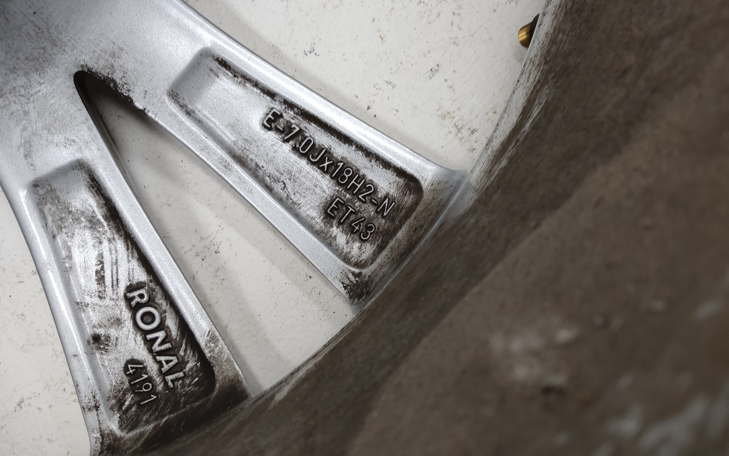 Диск колеса литой Audi Q3 2 R18