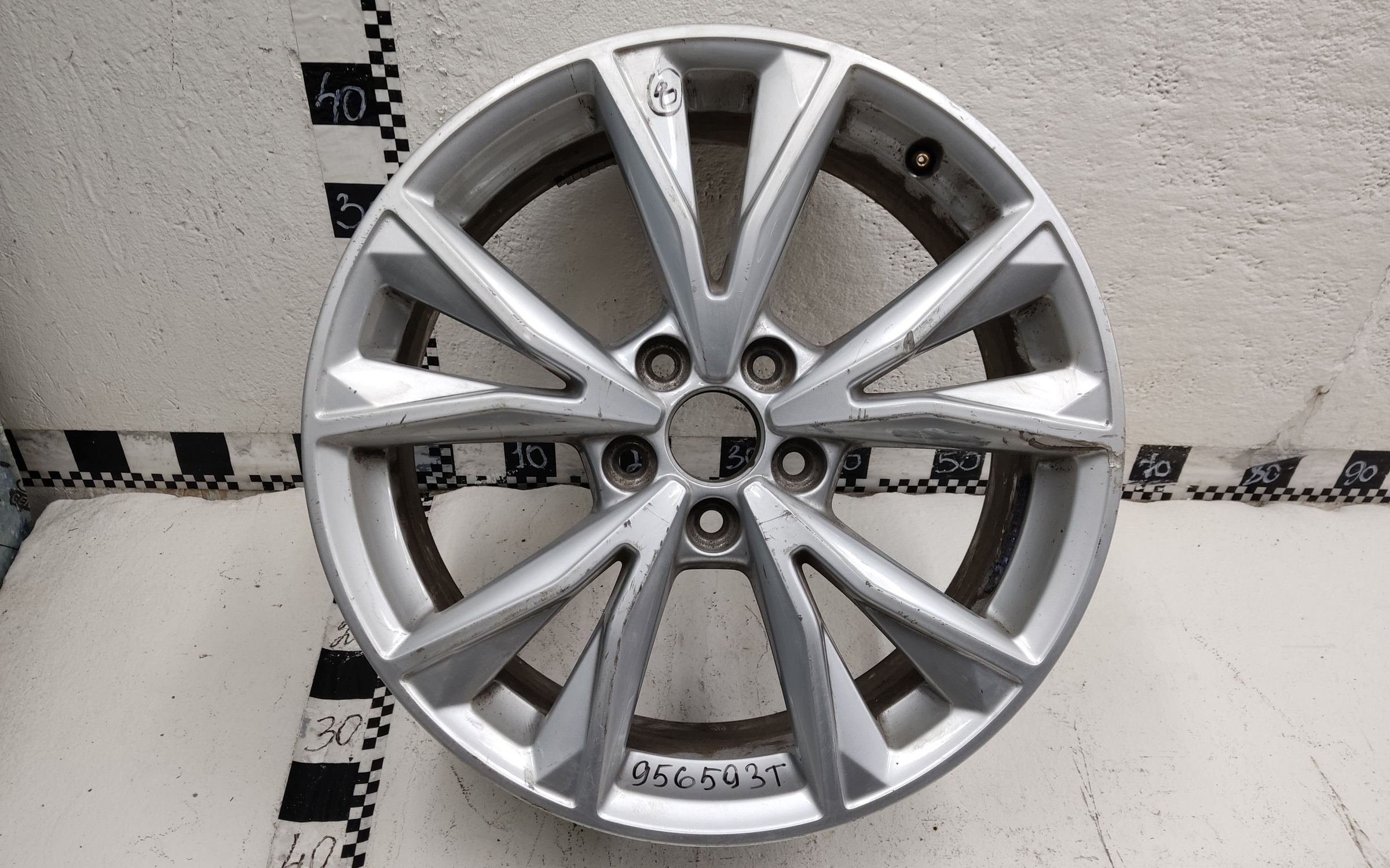 Диск колеса литой Audi Q3 2 R18