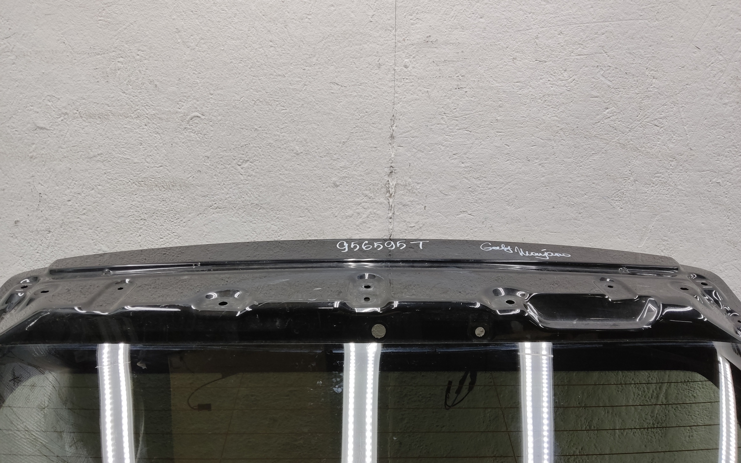 Крышка багажника Geely Monjaro