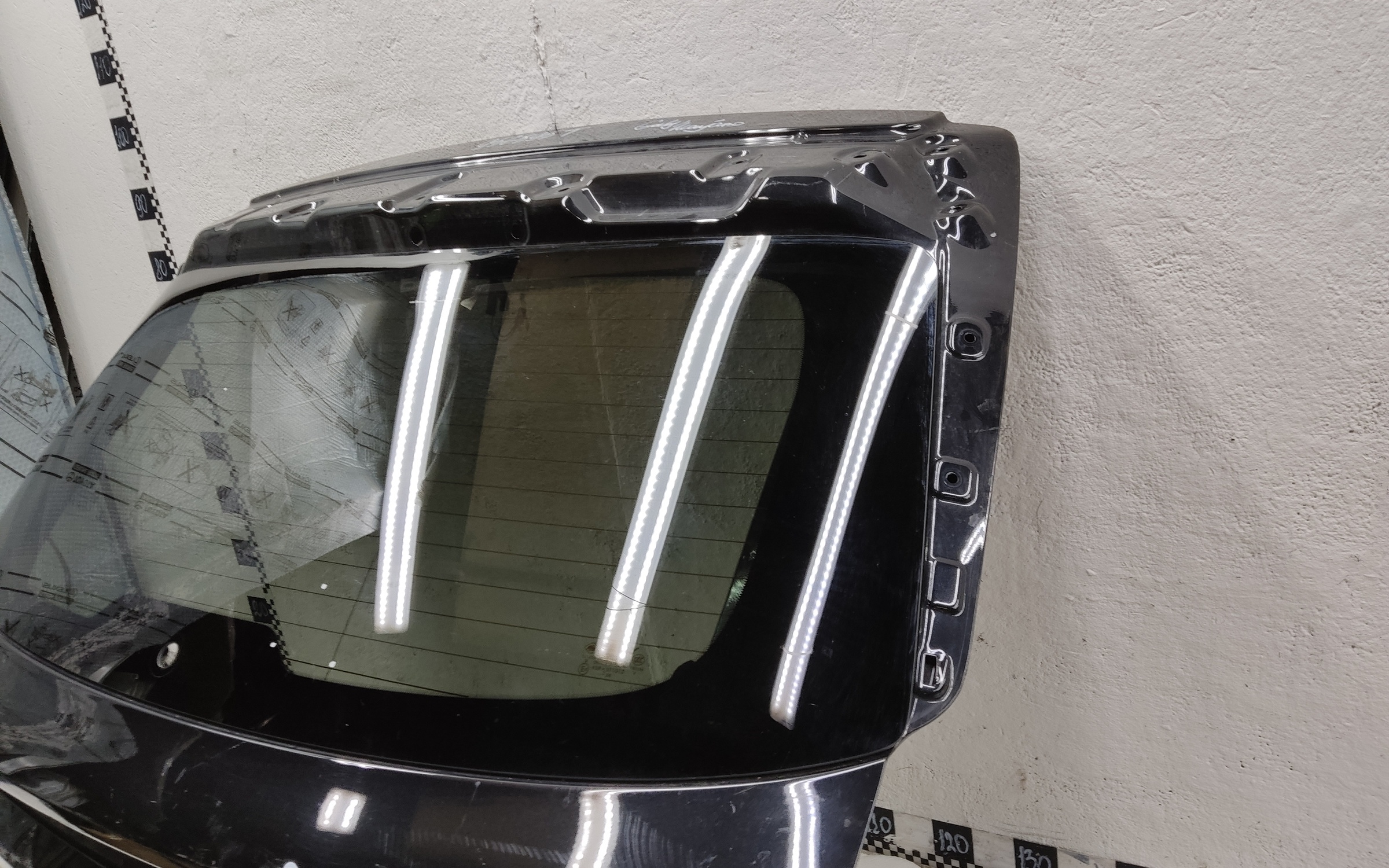 Крышка багажника Geely Monjaro