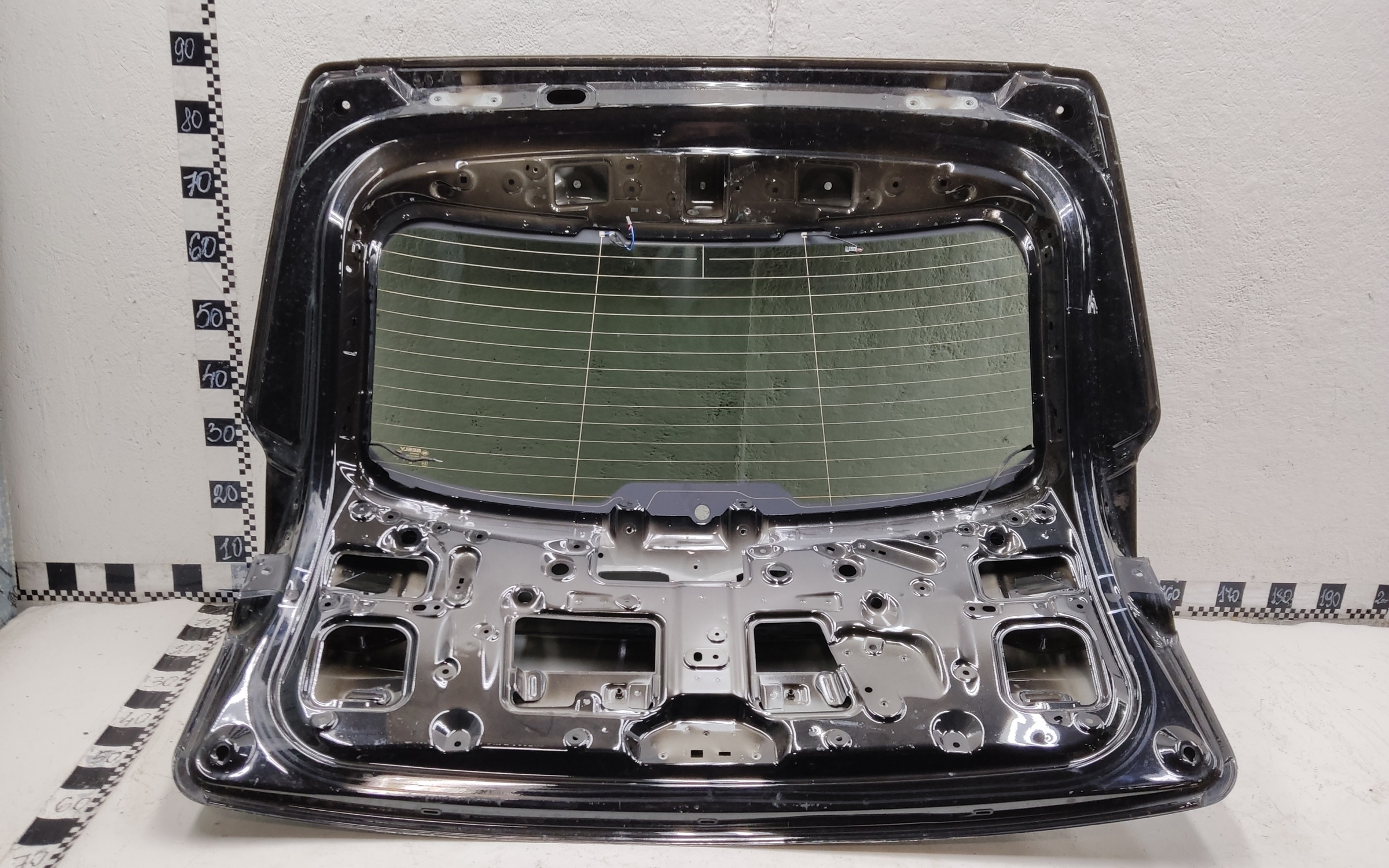 Крышка багажника Geely Monjaro