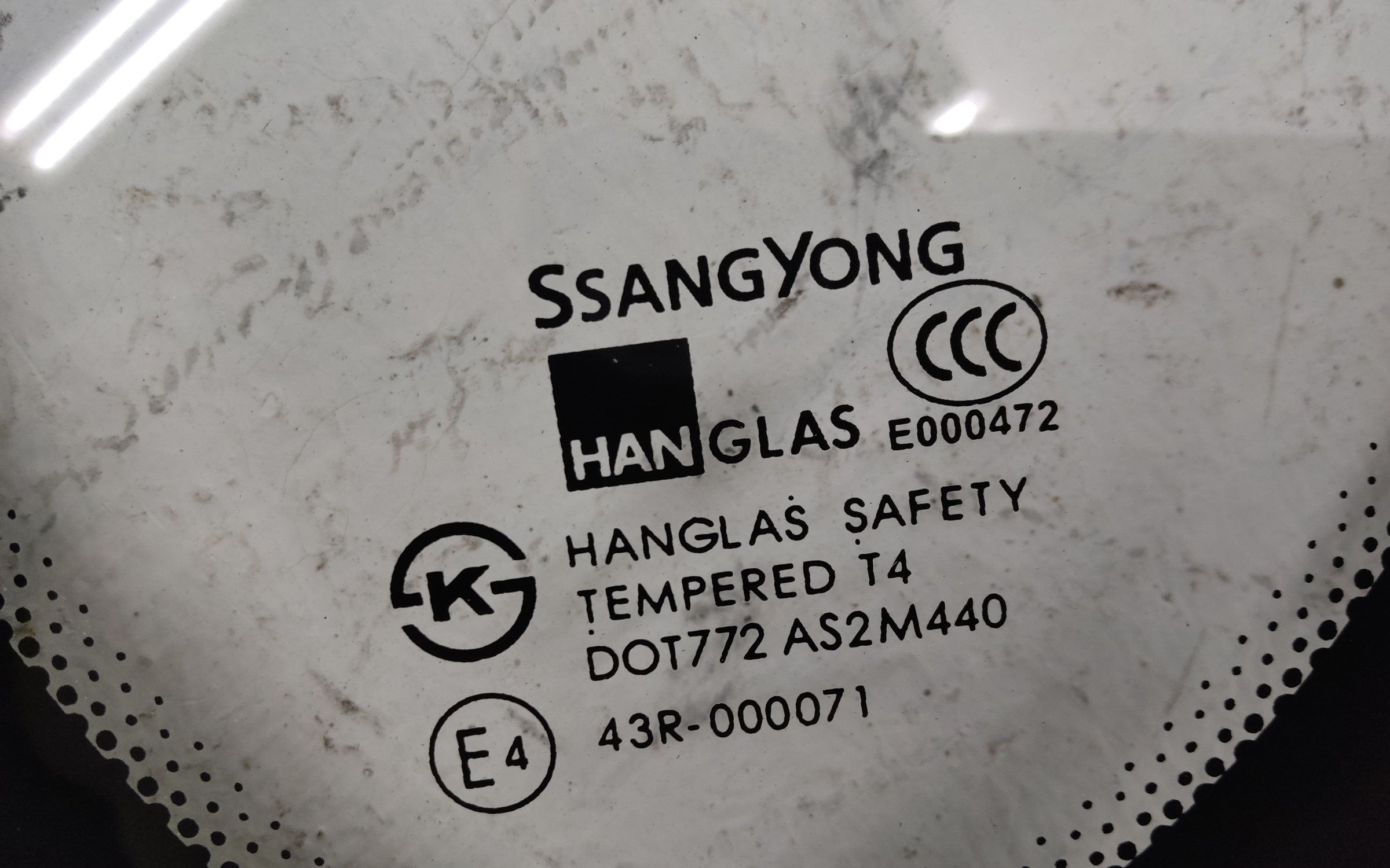 Стекло заднее левое кузовное Ssangyong Rexton 2