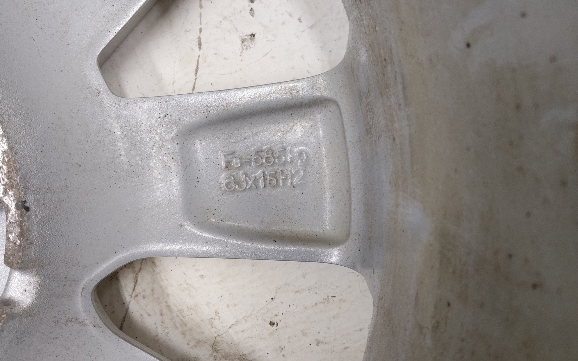 Диск колеса литой Lada Largus Restail R15
