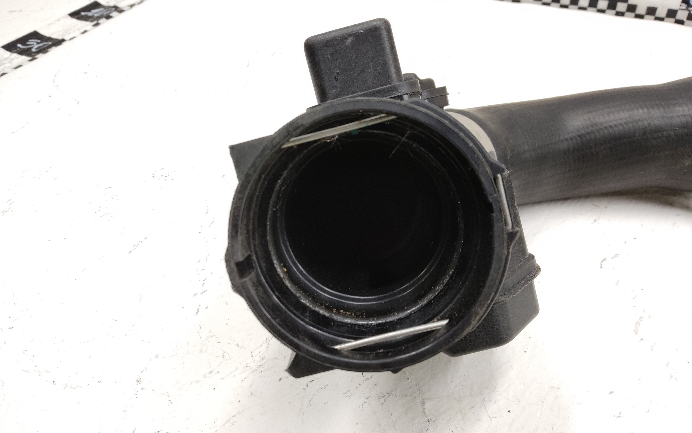 Патрубок интеркулера правый Geely Okavango Restail