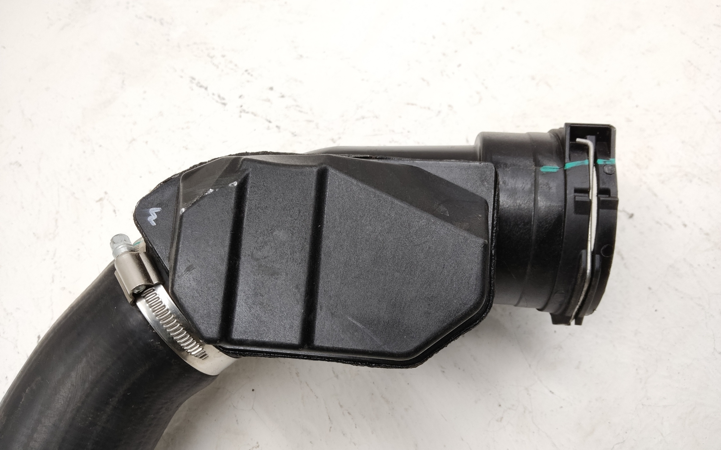 Патрубок интеркулера правый Geely Okavango Restail