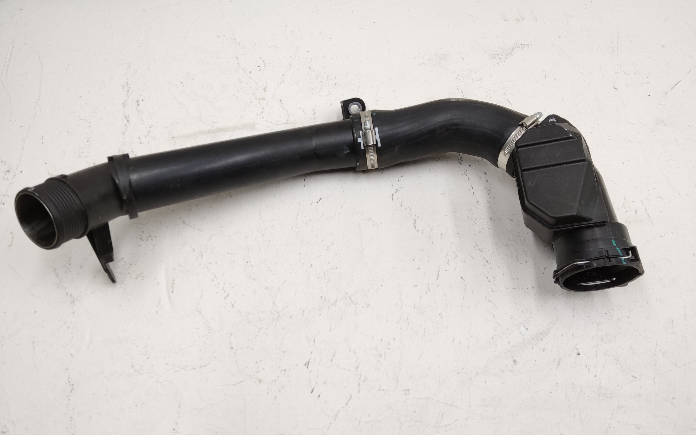 Патрубок интеркулера правый Geely Okavango Restail