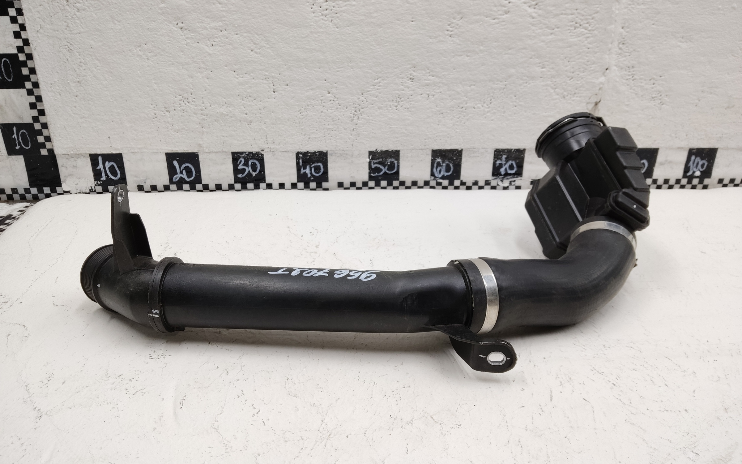 Патрубок интеркулера правый Geely Okavango Restail