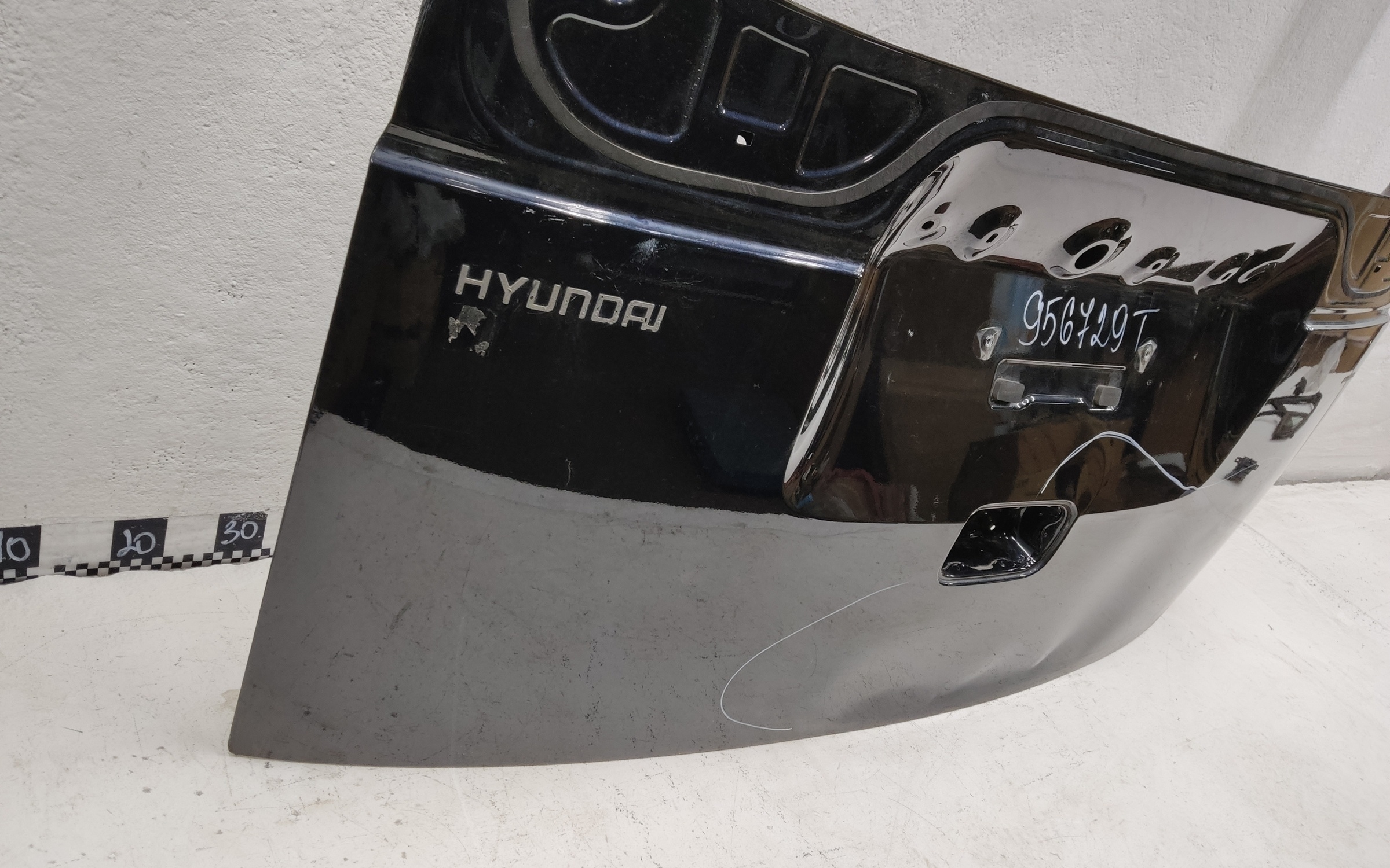 Крышка багажника Hyundai Staria