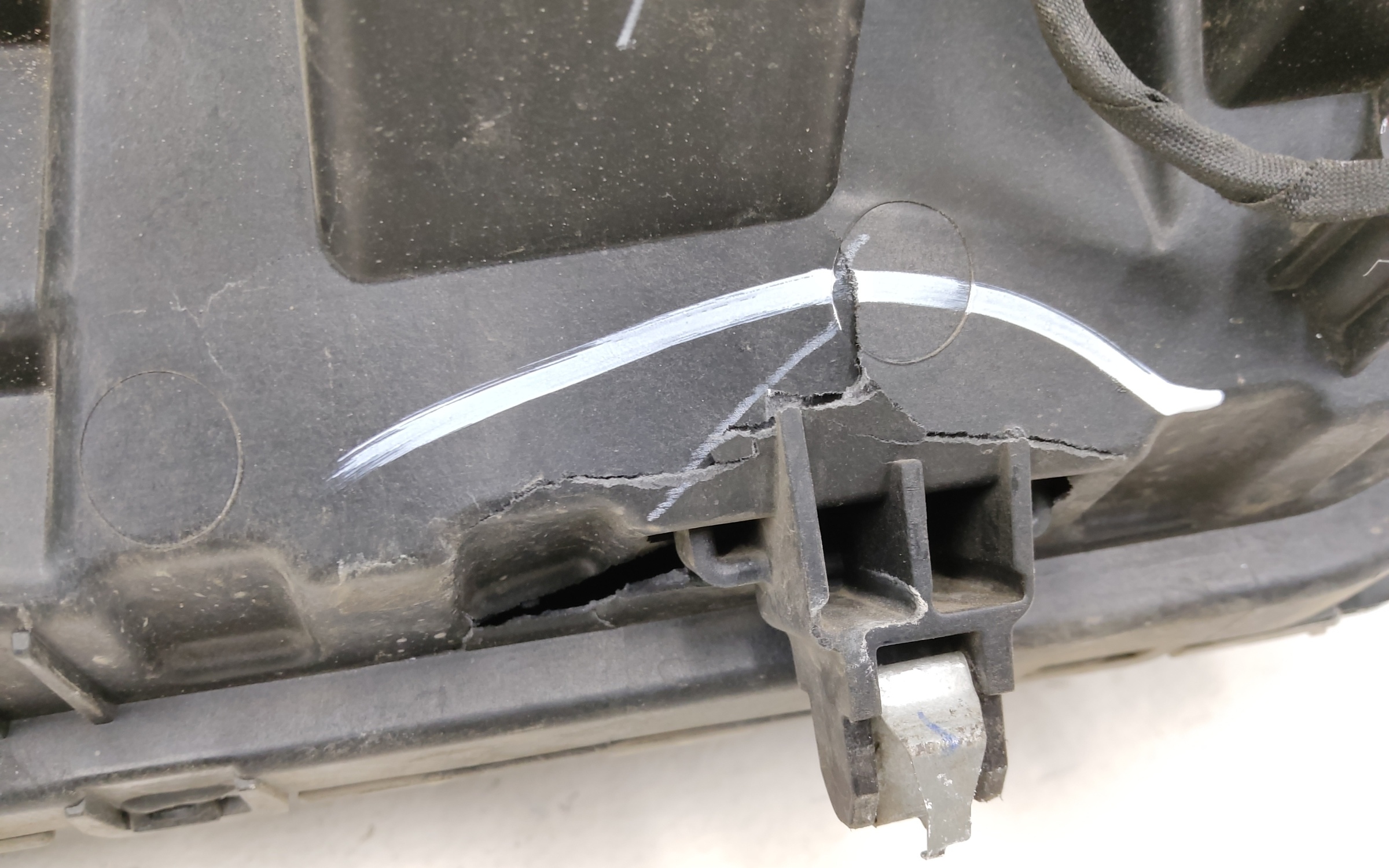 Фара ДХО передняя центральная Exeed RX