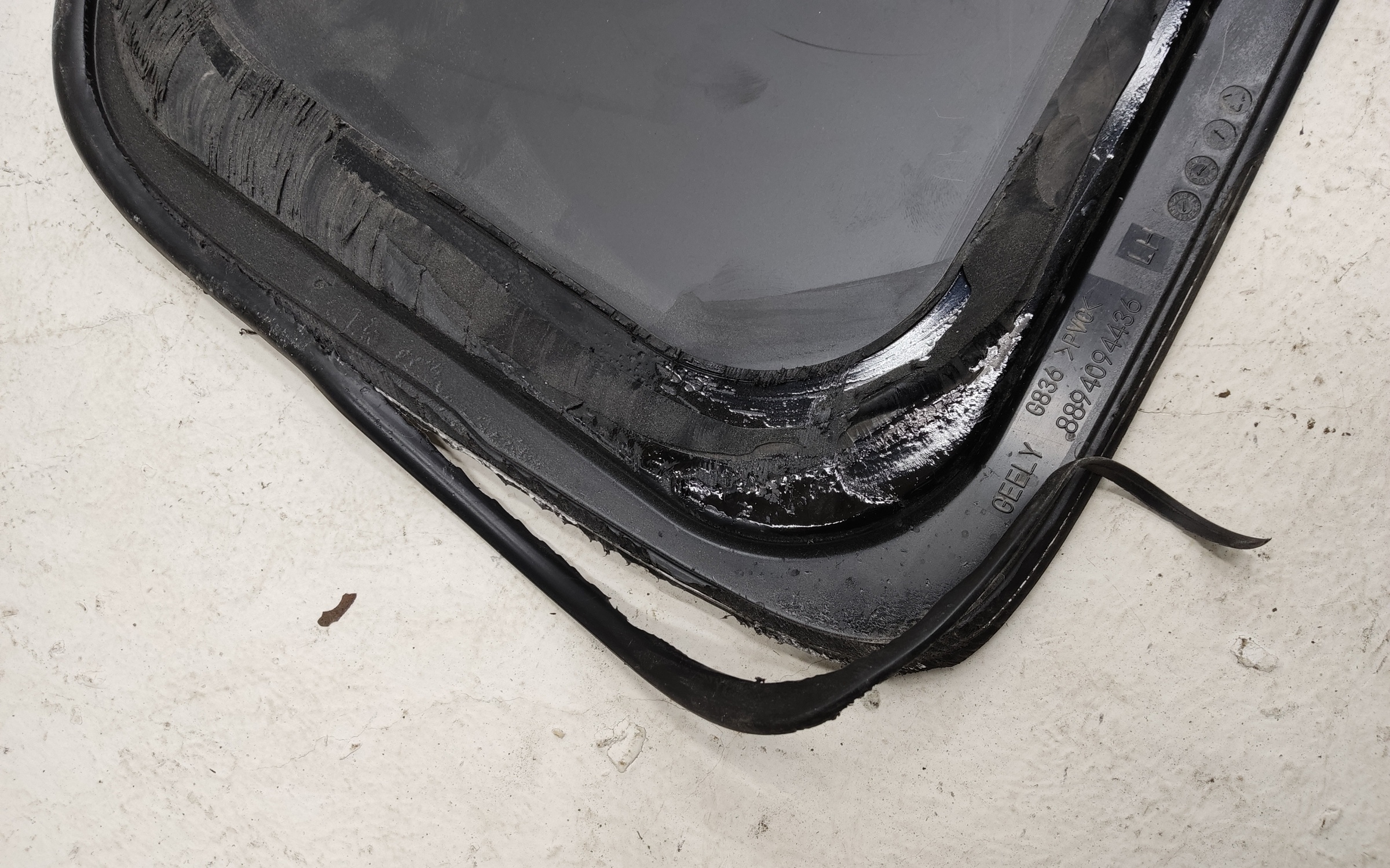 Стекло кузовное заднее левое Geely Okavango Restail