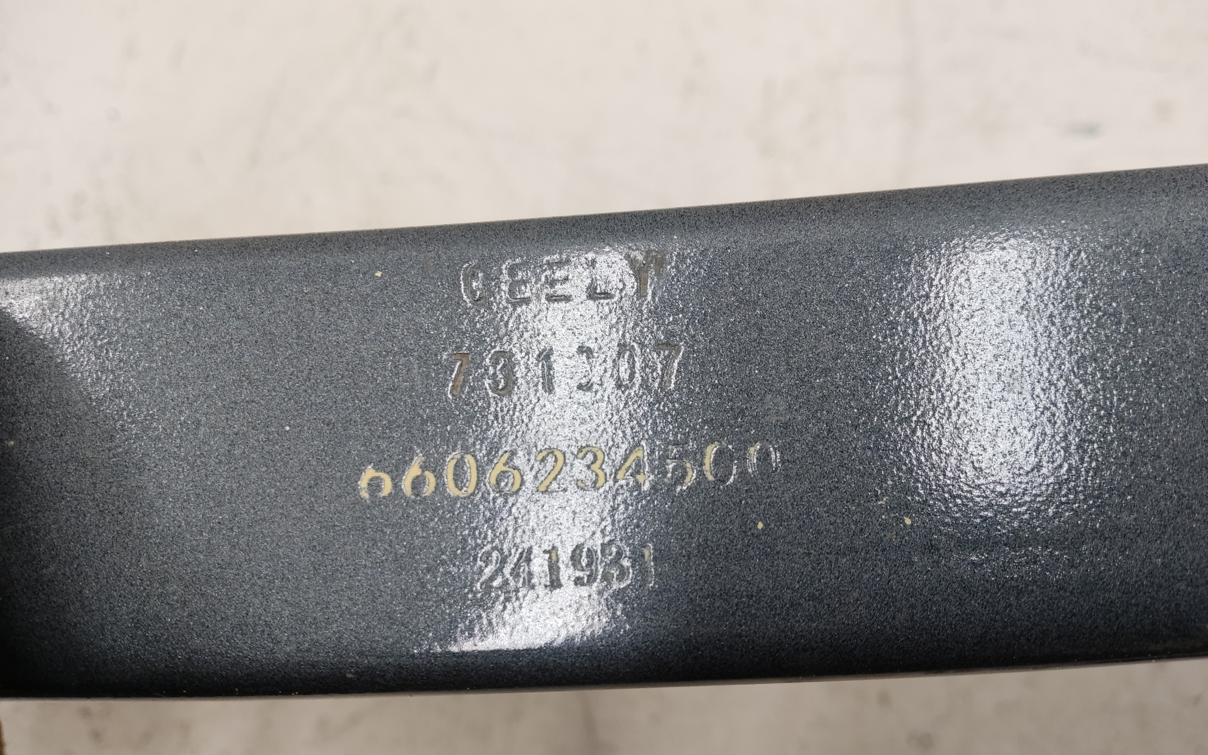 Усилитель переднего бампера Geely Okavango Restail