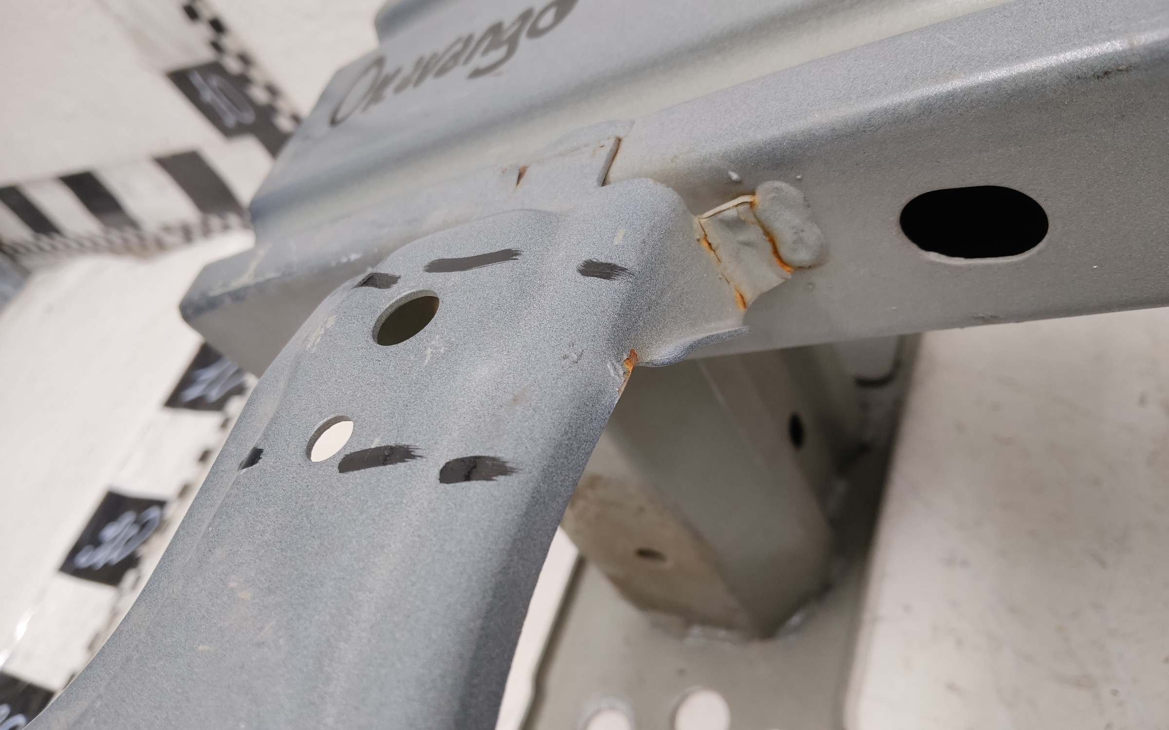 Усилитель переднего бампера Geely Okavango Restail