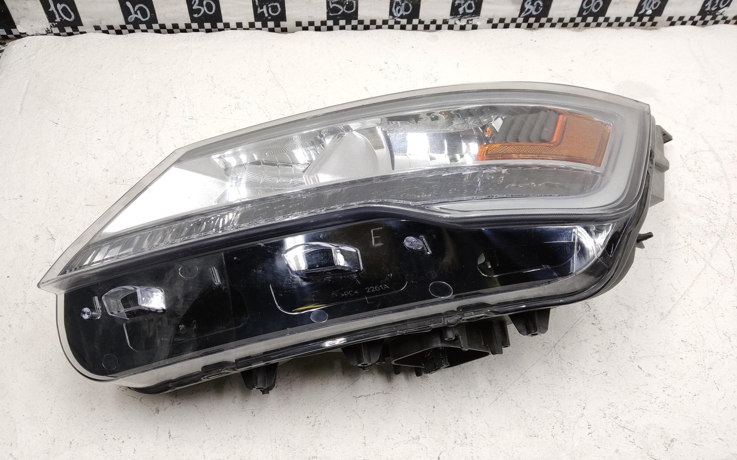 Фара передняя левая Ford Explorer 5 Restail LED
