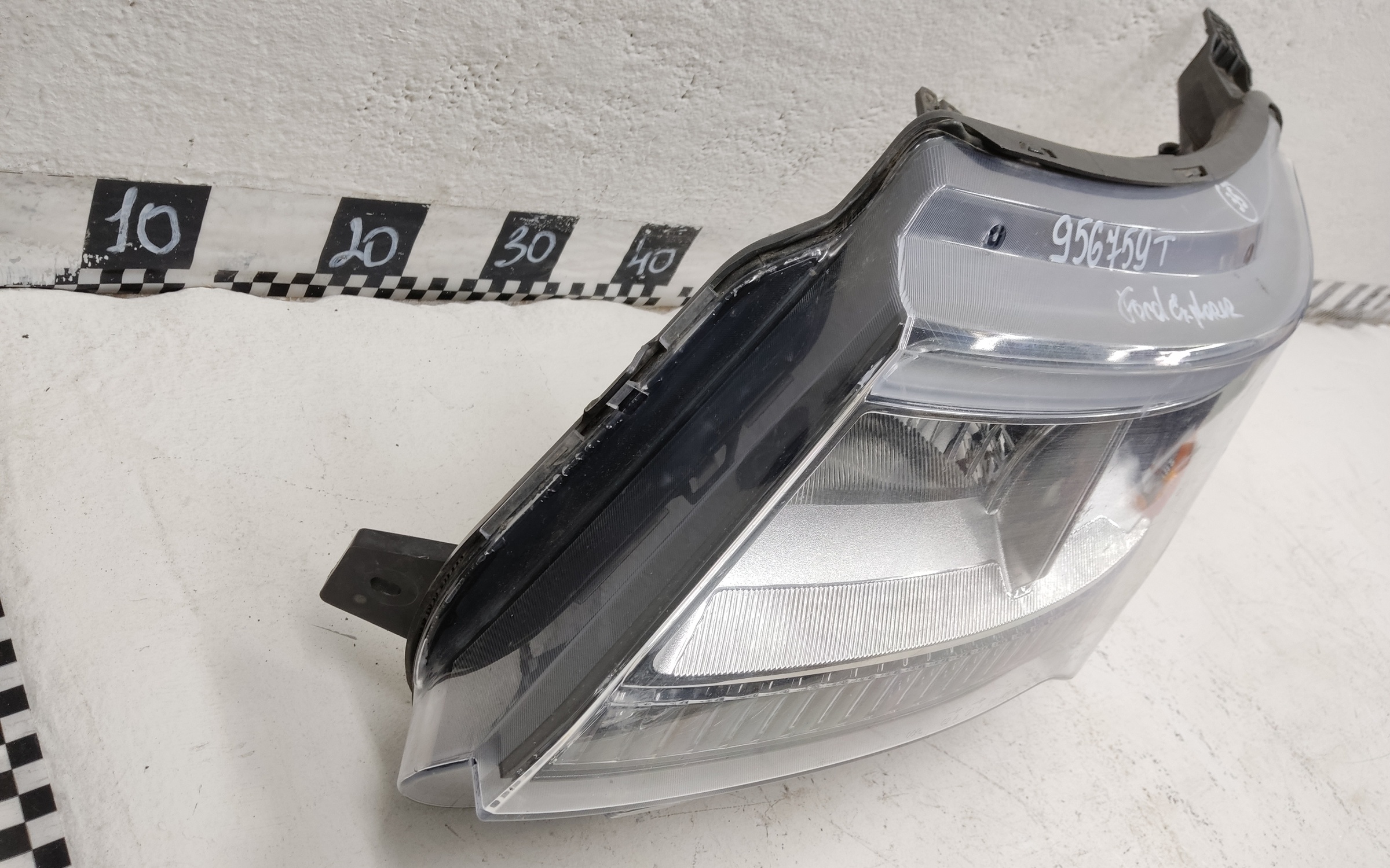 Фара передняя левая Ford Explorer 5 Restail LED
