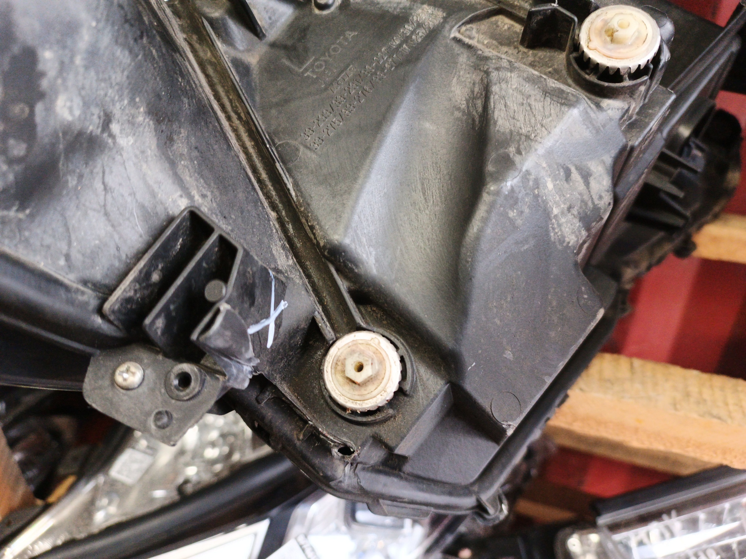 Фара передняя левая Toyota Camry V70 Restail LED