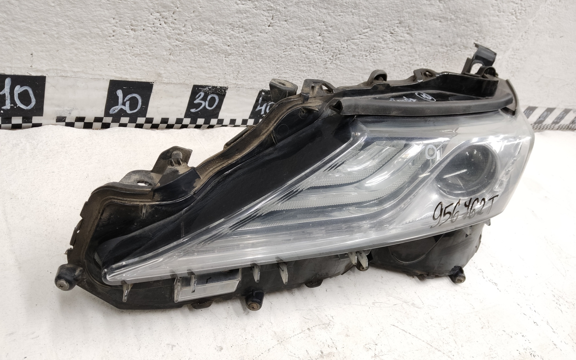 Фара передняя левая Toyota Camry V70 Restail LED