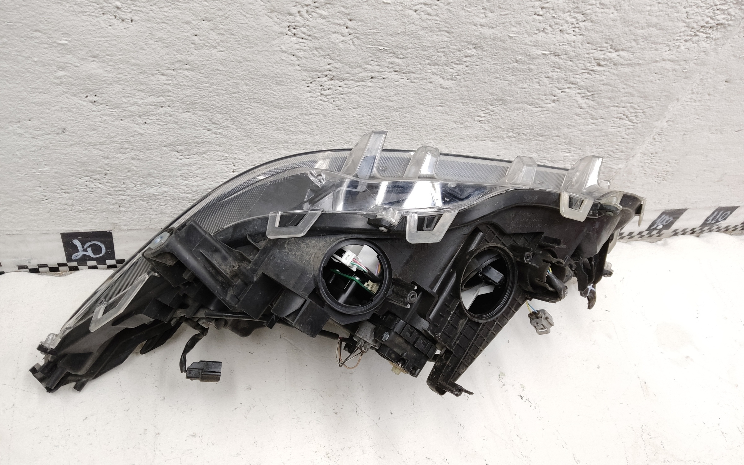 Фара передняя правая Toyota Rav4 XA50 LED