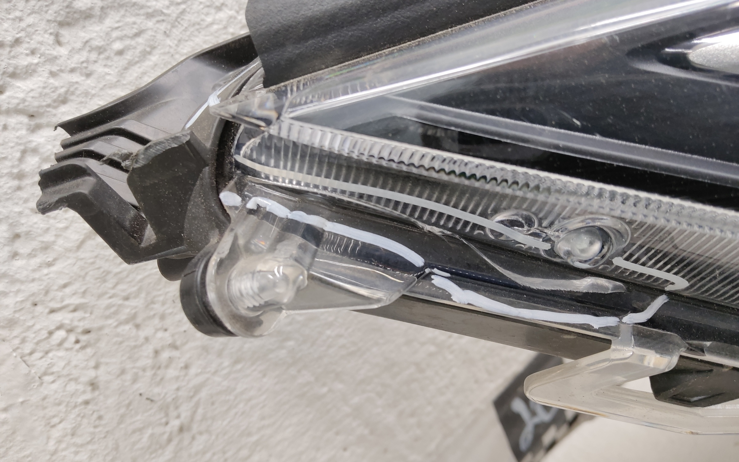 Фара передняя правая Toyota Rav4 XA50 LED