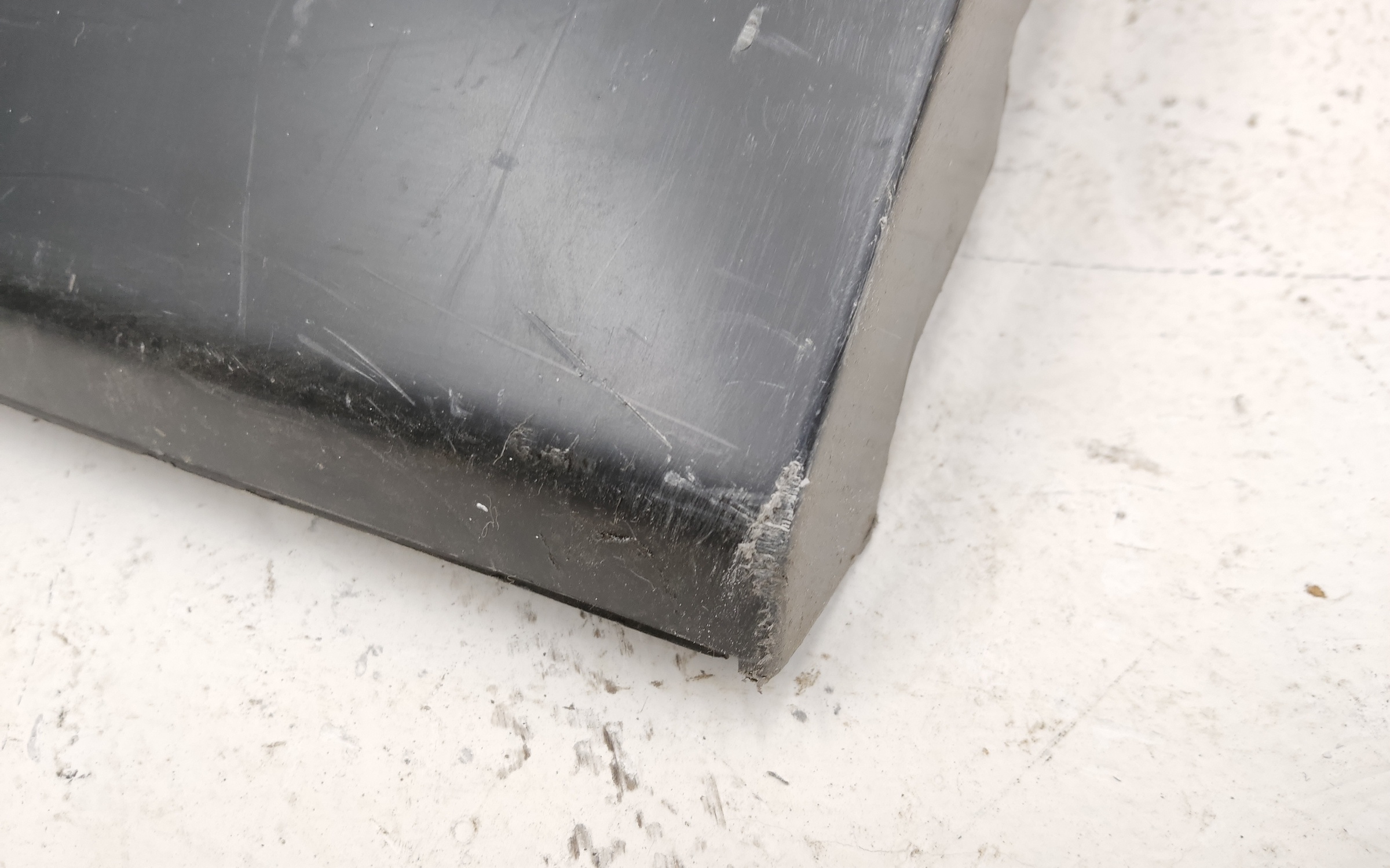 Накладка двери задней правой Geely Monjaro