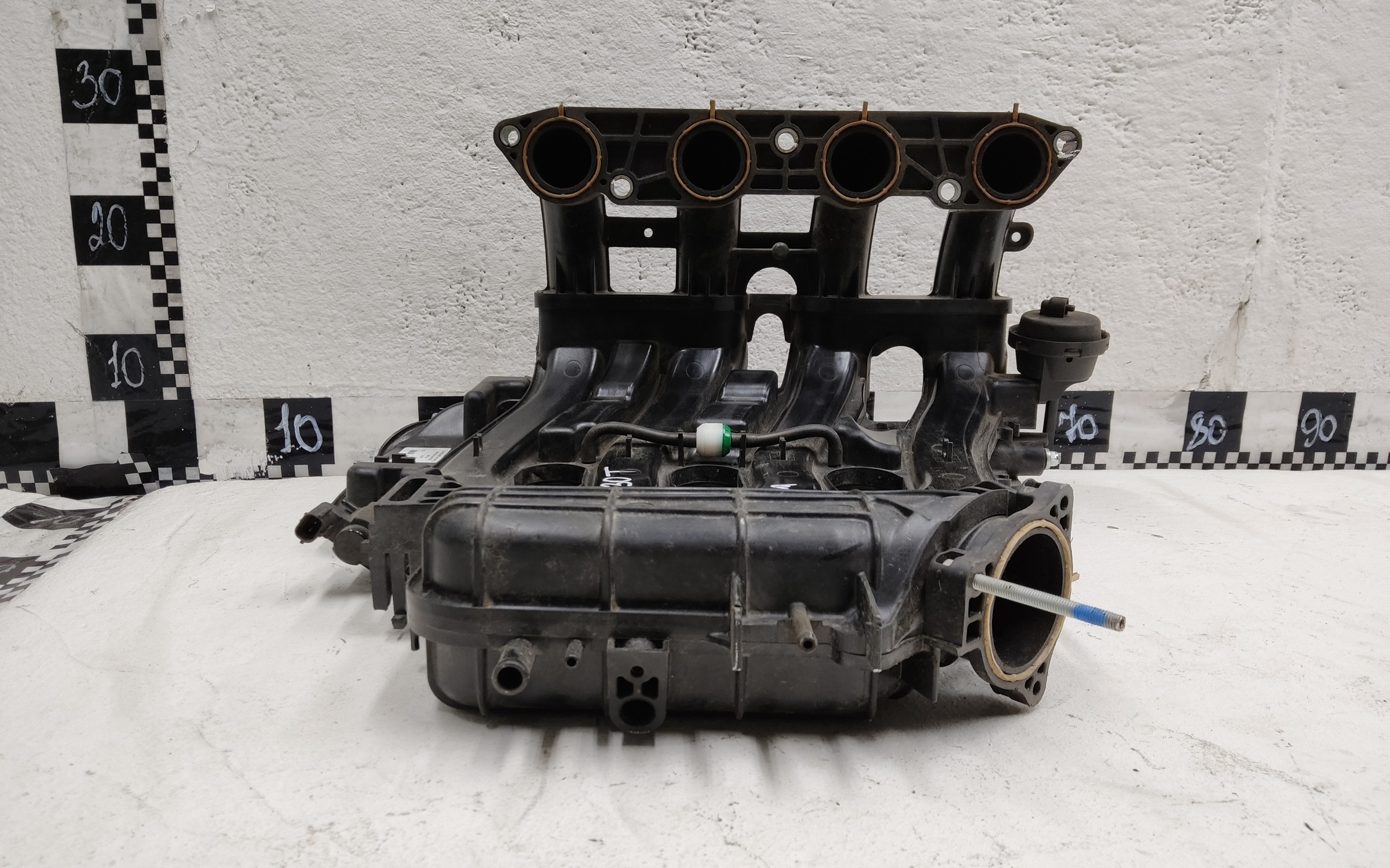 Коллектор впускной Lada Granta 1.6L