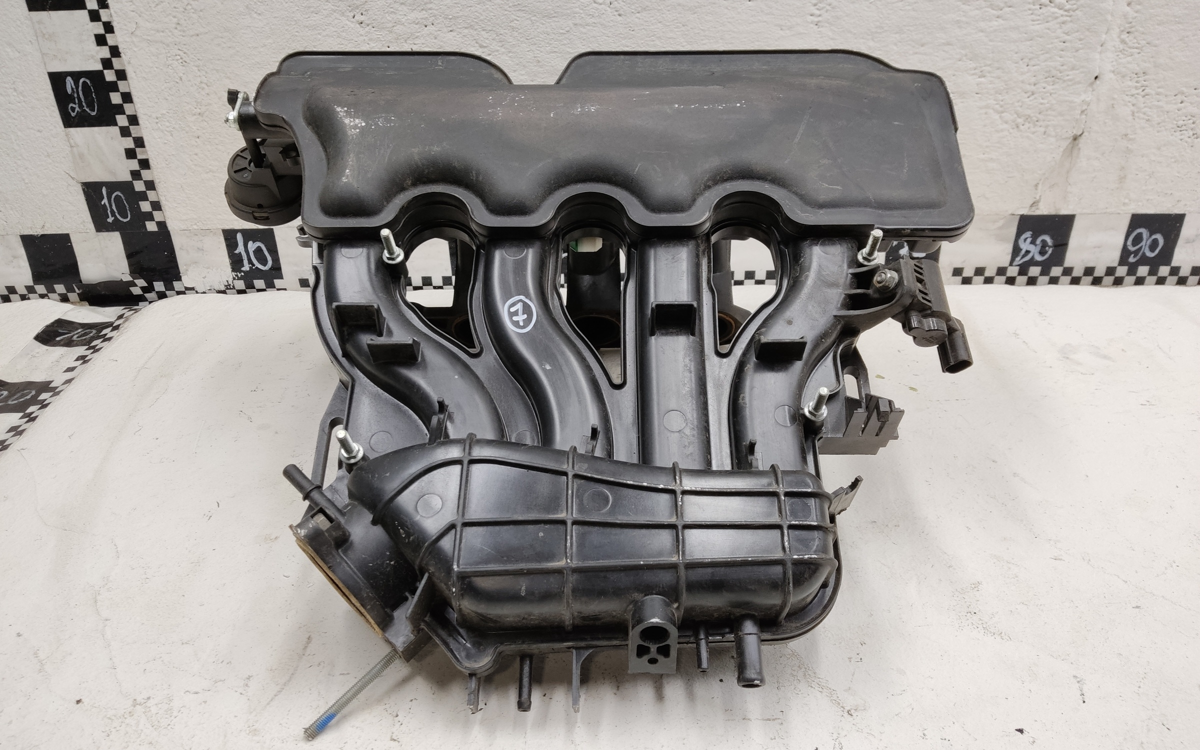Коллектор впускной Lada Granta 1.6L