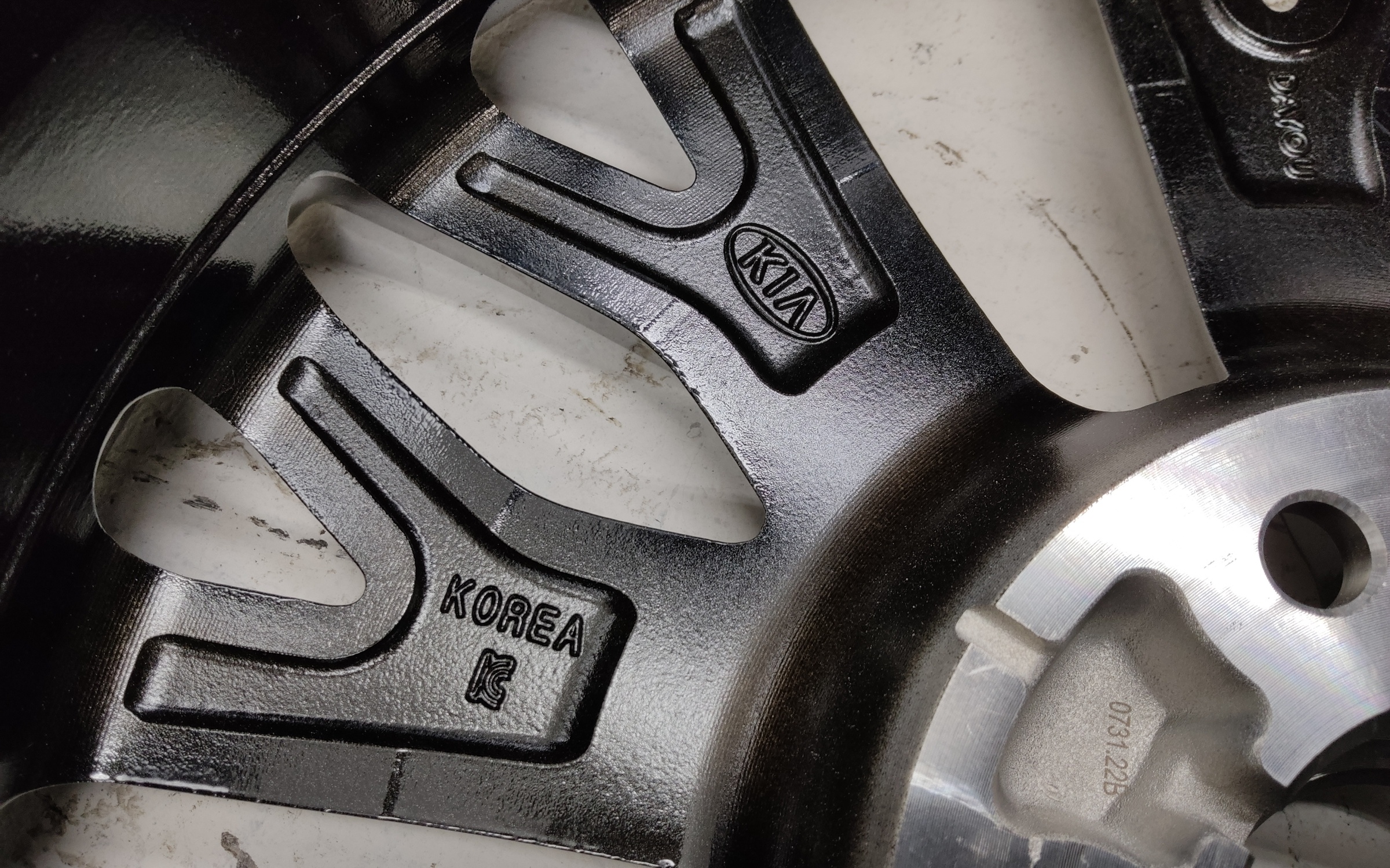 Диск колеса литой Kia K5 3 R17