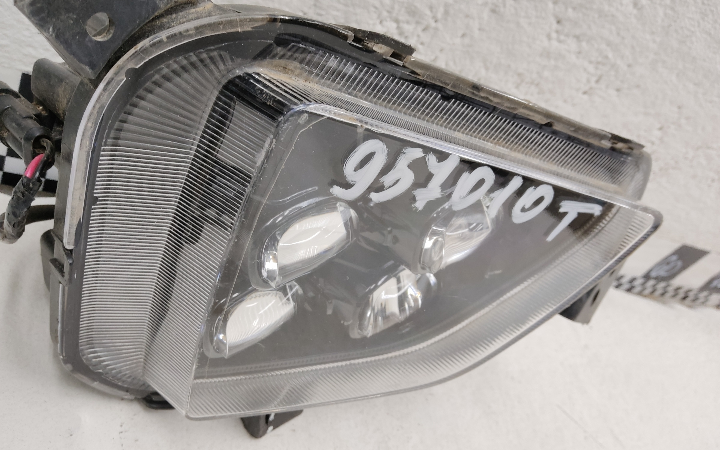 Фара ПТФ передняя правая Hongqi HS5 LED