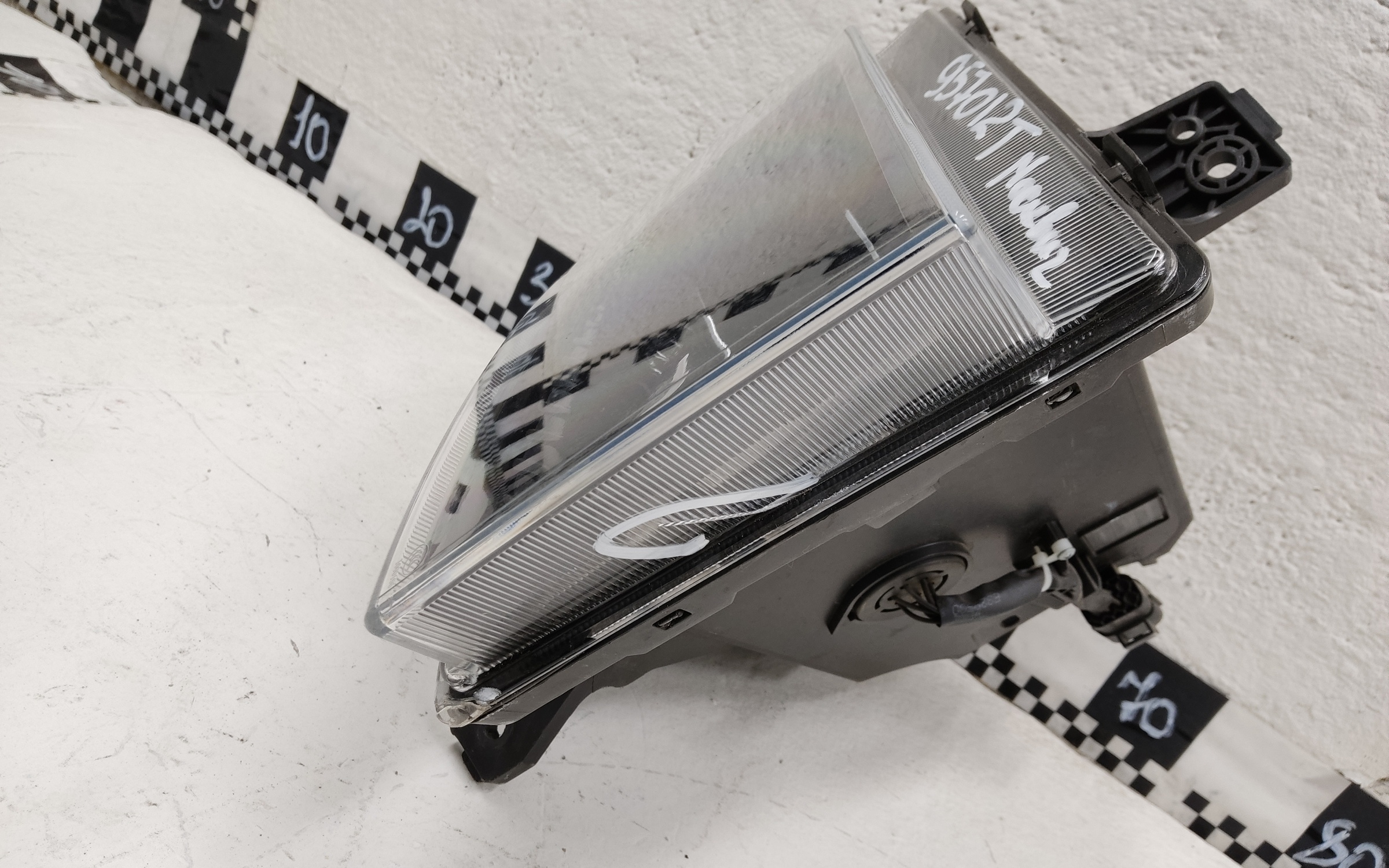 Фара передняя правая Москвич 3 галоген линза