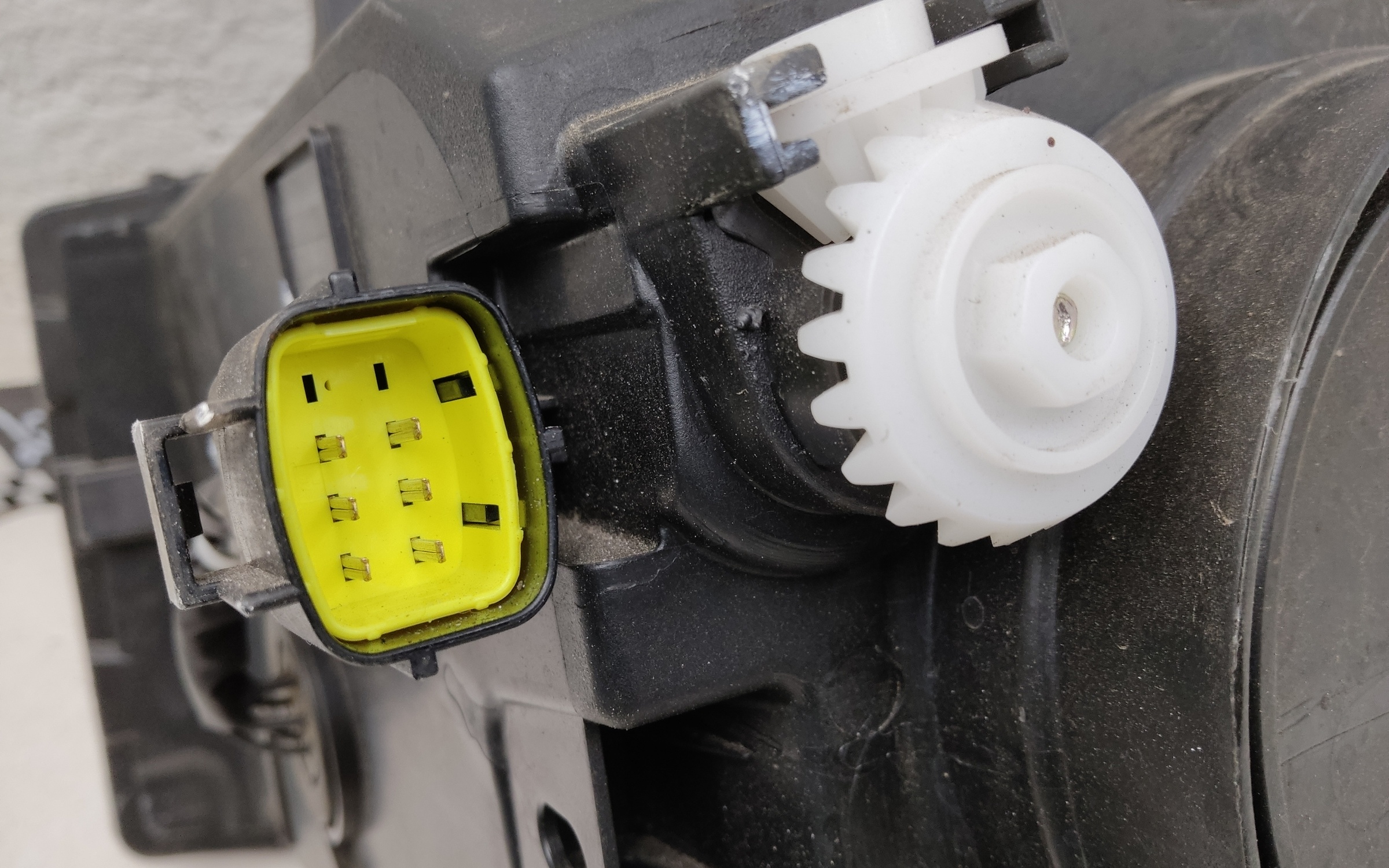 Фара передняя правая Москвич 3 галоген линза