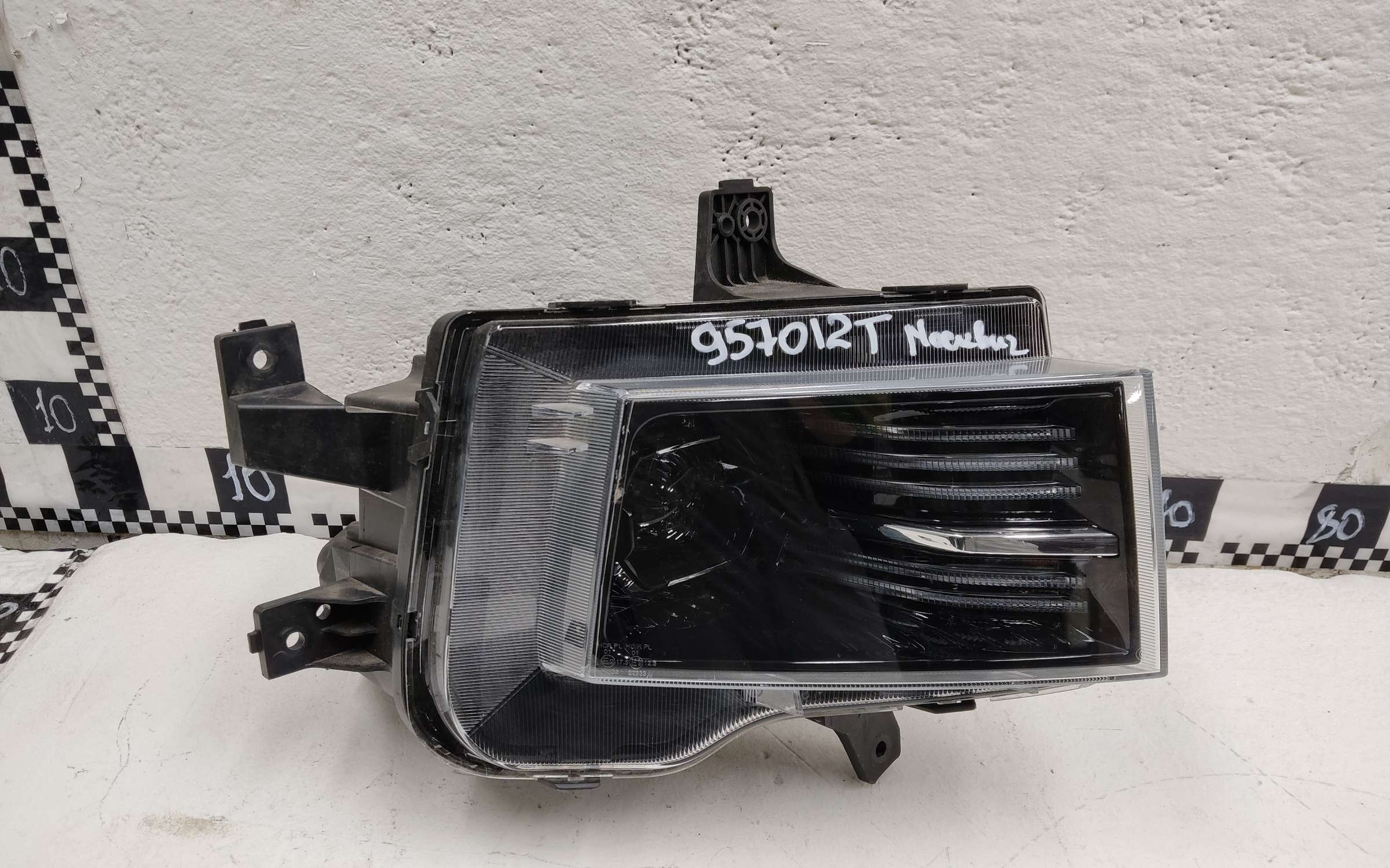 Фара передняя правая Москвич 3 галоген линза