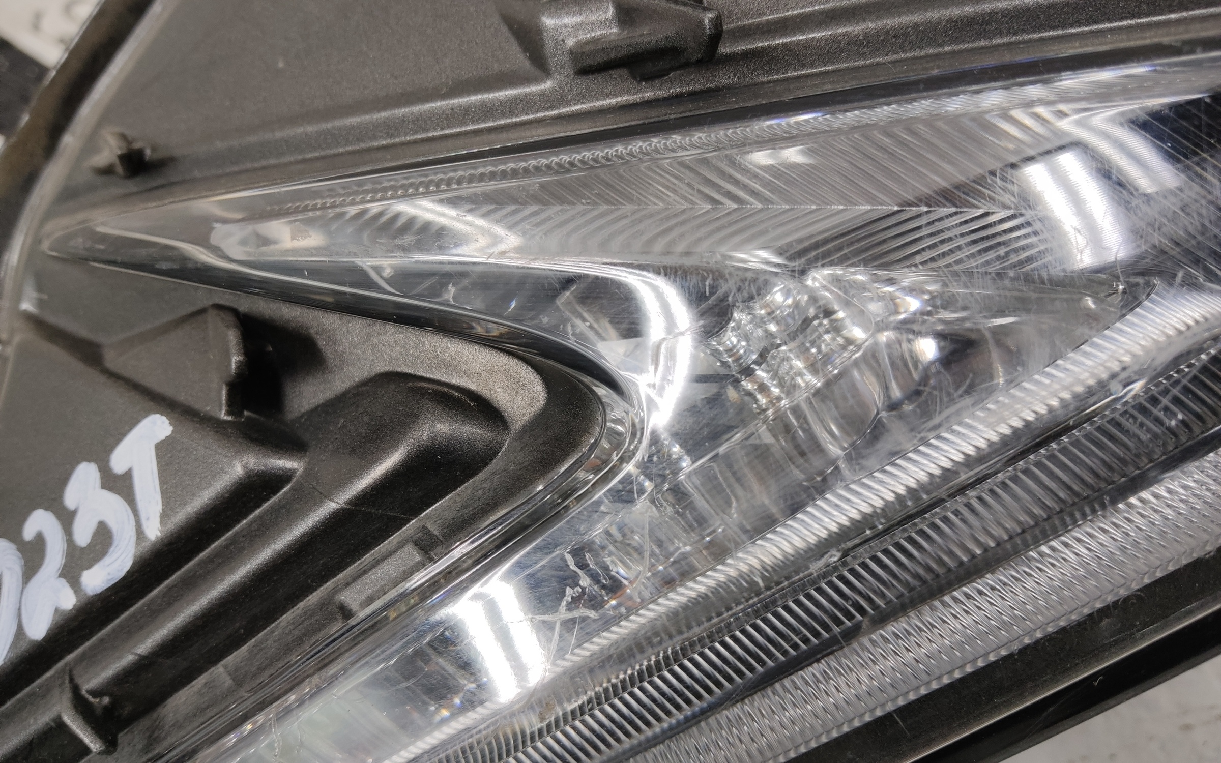 Фара ДХО передняя правая Lexus NX LED
