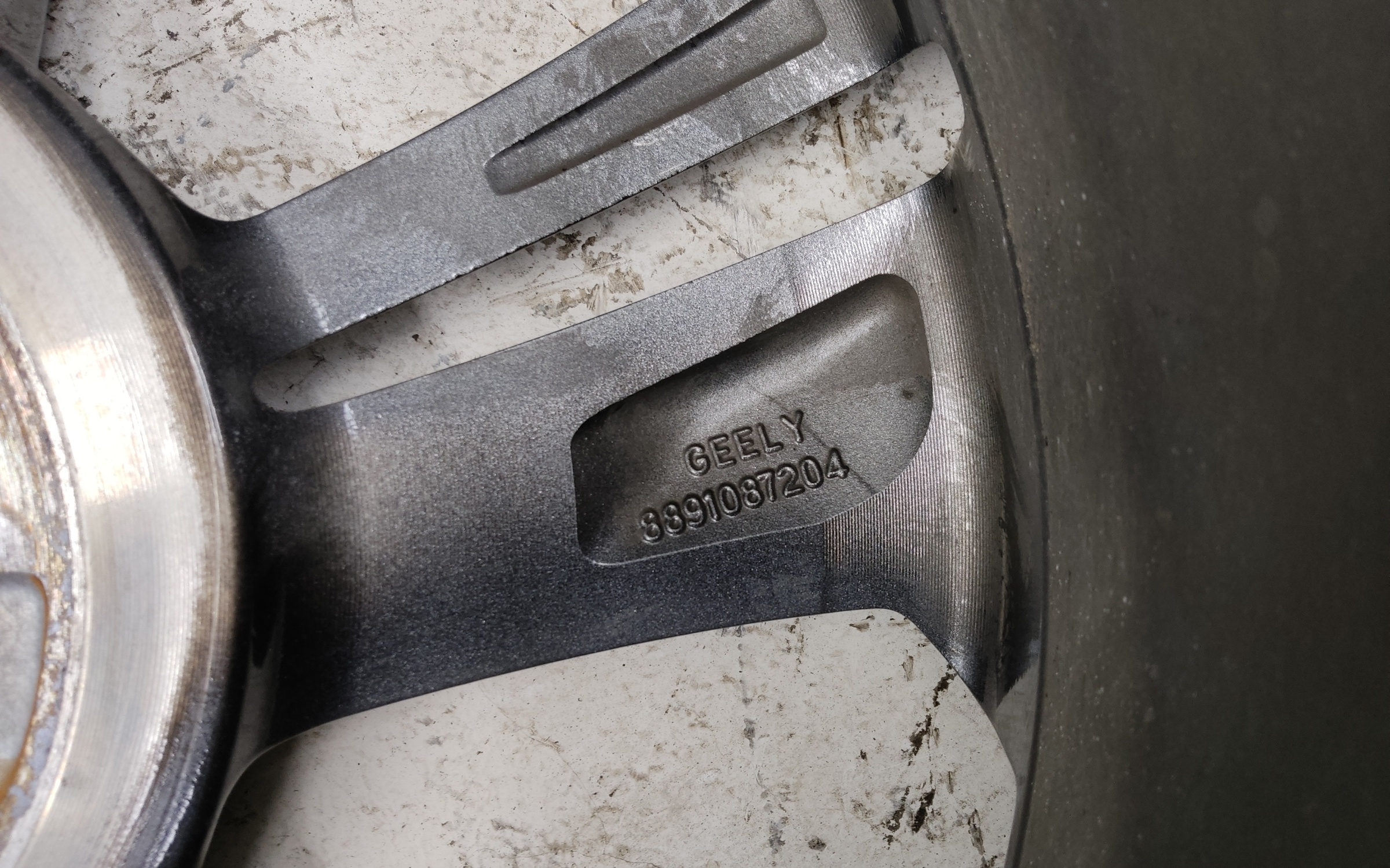 Диск колеса литой Geely Coolray Restail R18 тёмно-серый