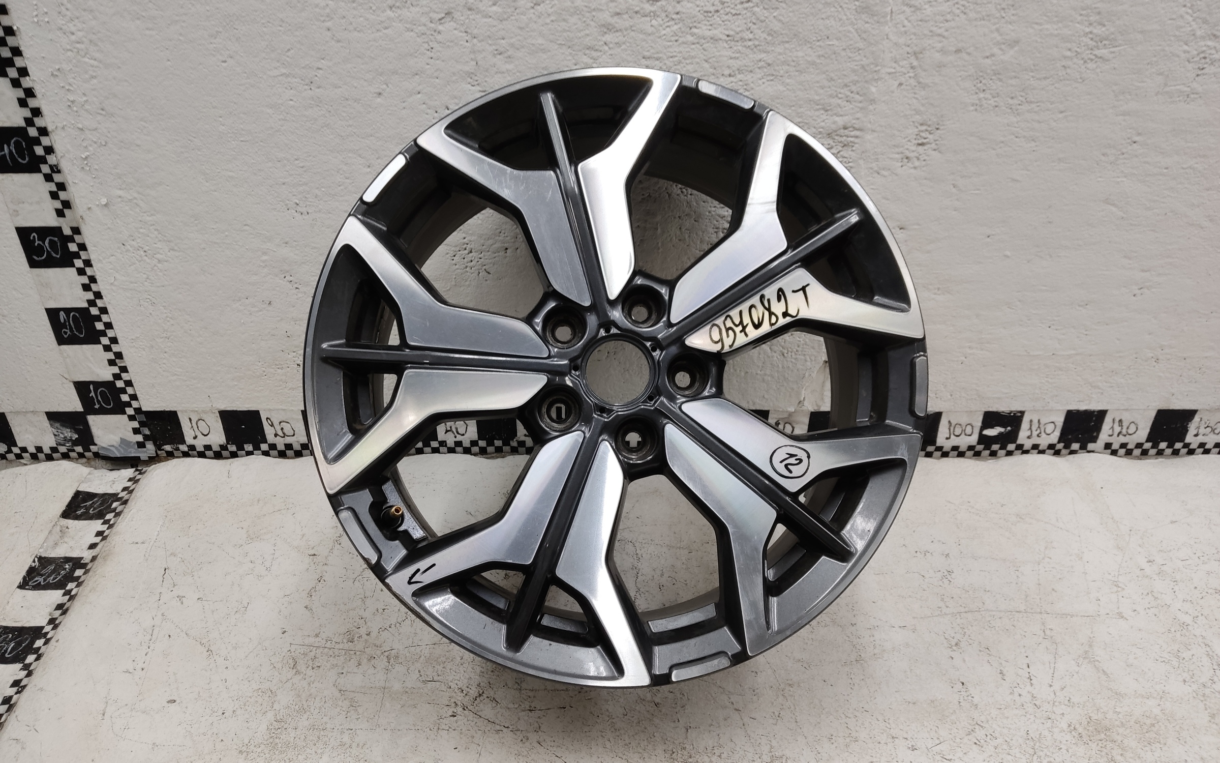 Диск колеса литой Kia Seltos R18