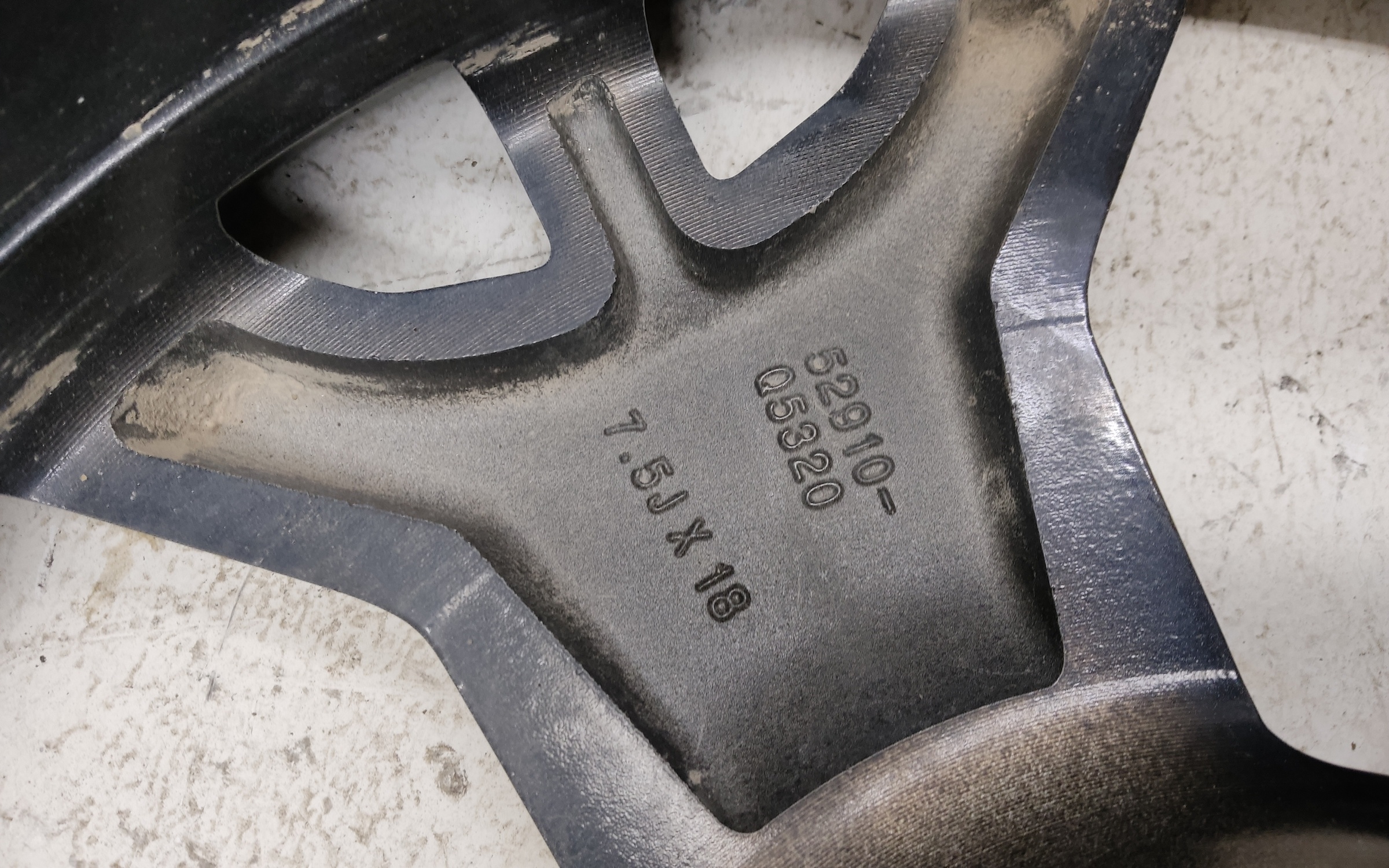 Диск колеса литой Kia Seltos R18