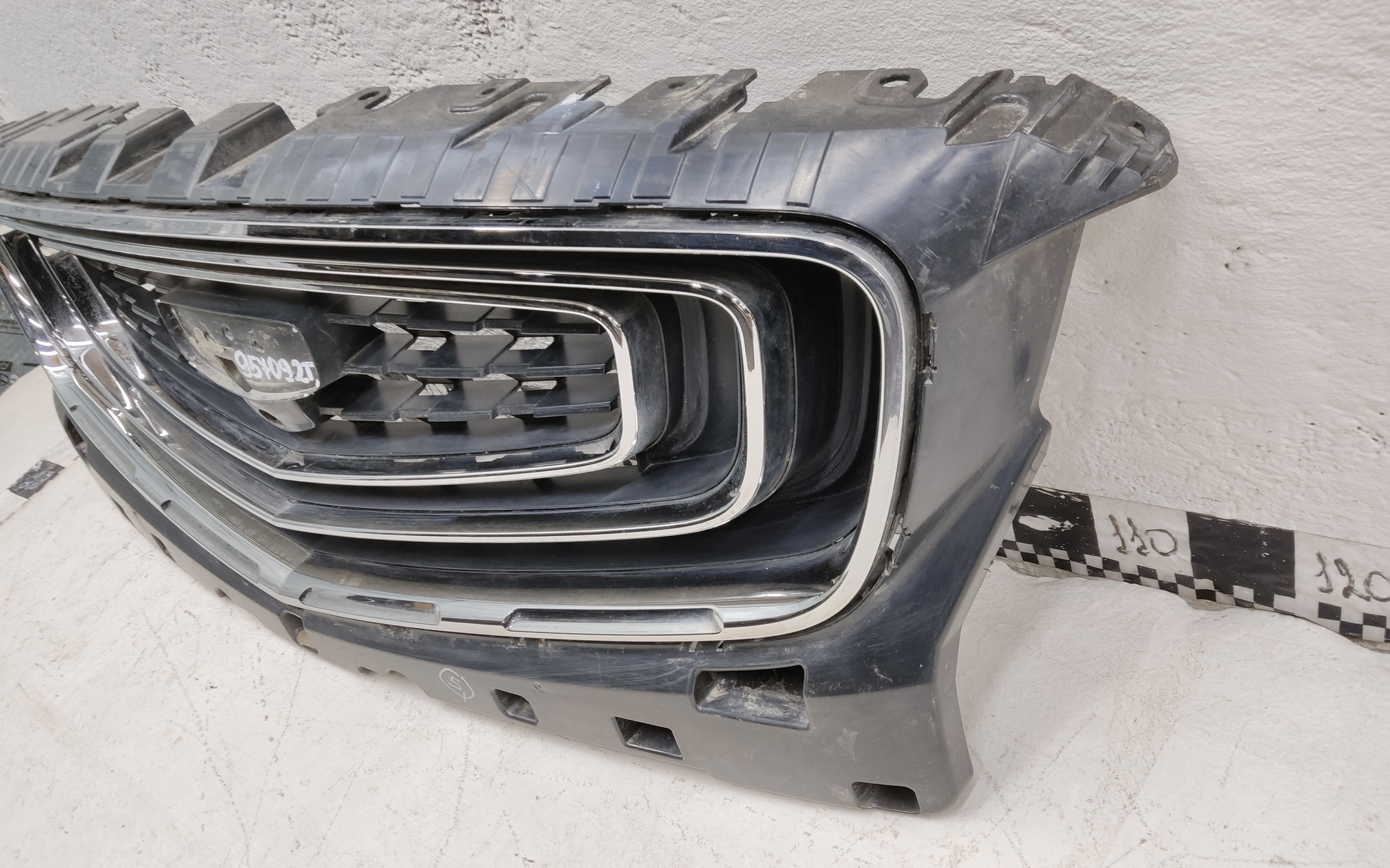 Решетка радиатора Geely Atlas Pro под камеру