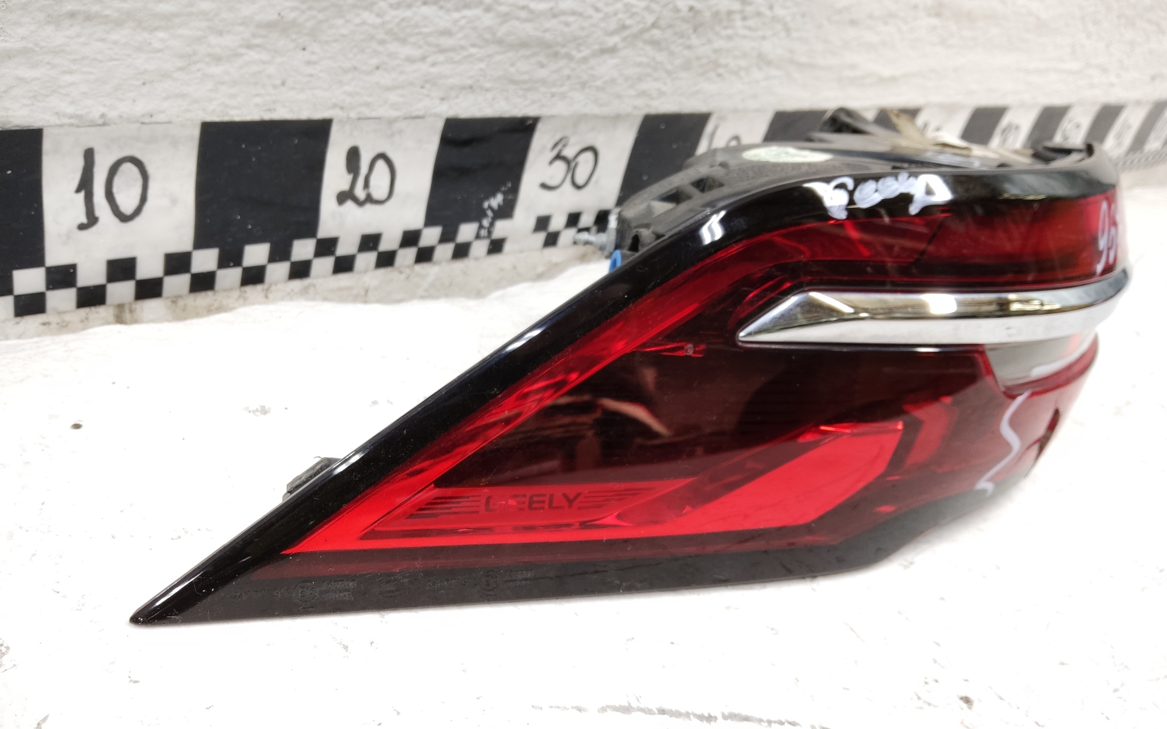 Фонарь задний левый наружный Geely Monjaro LED