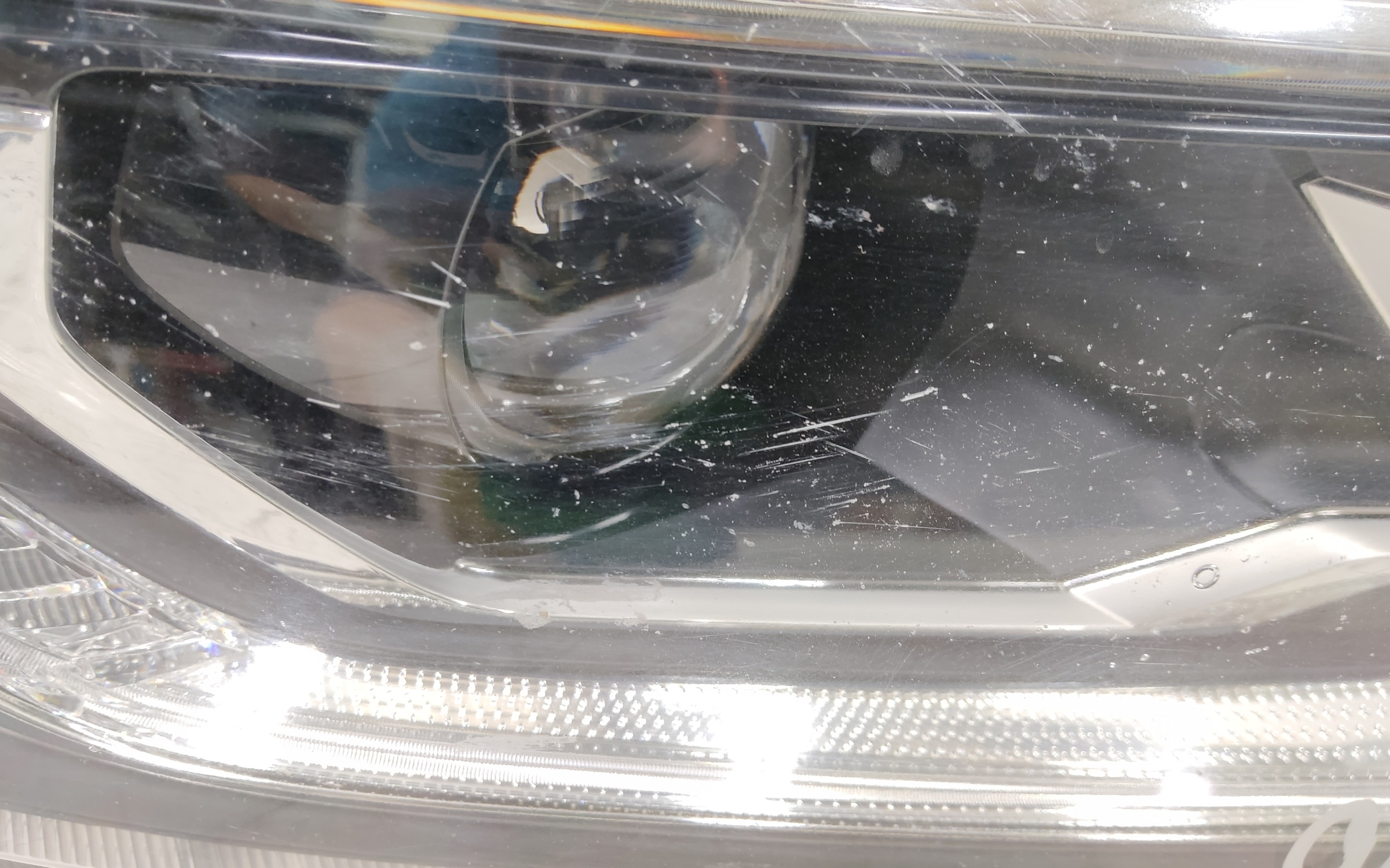 Фара передняя правая Toyota Rav4 XA50 линза LED