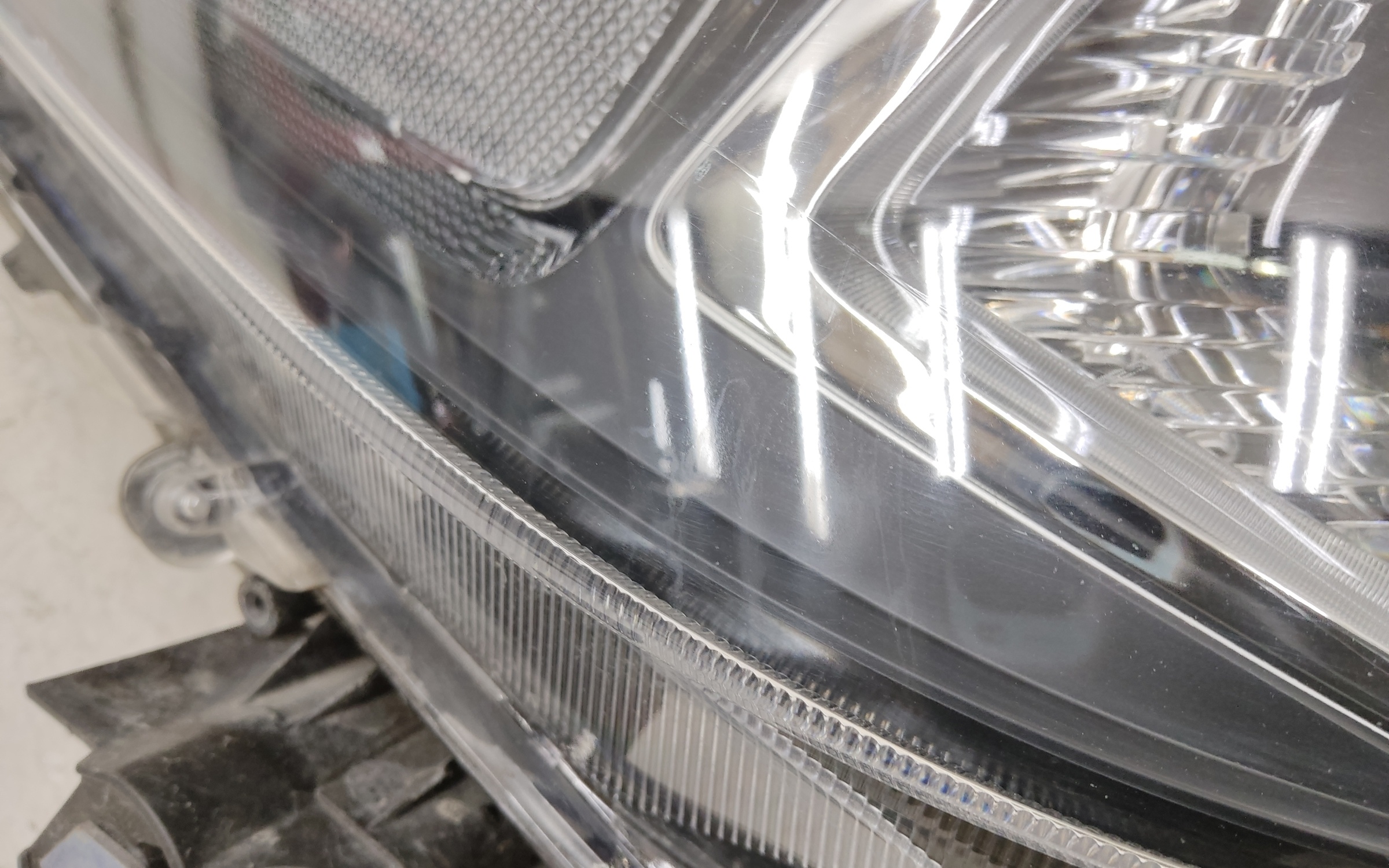 Фара передняя правая Toyota Rav4 XA50 линза LED