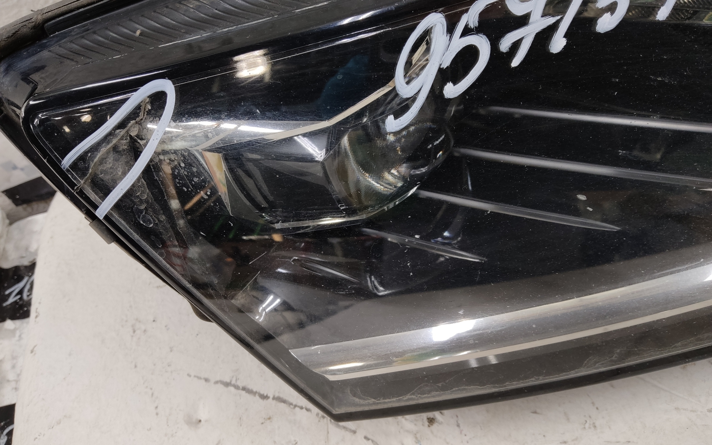 Фара передняя правая Skoda Octavia A7 Restail LED