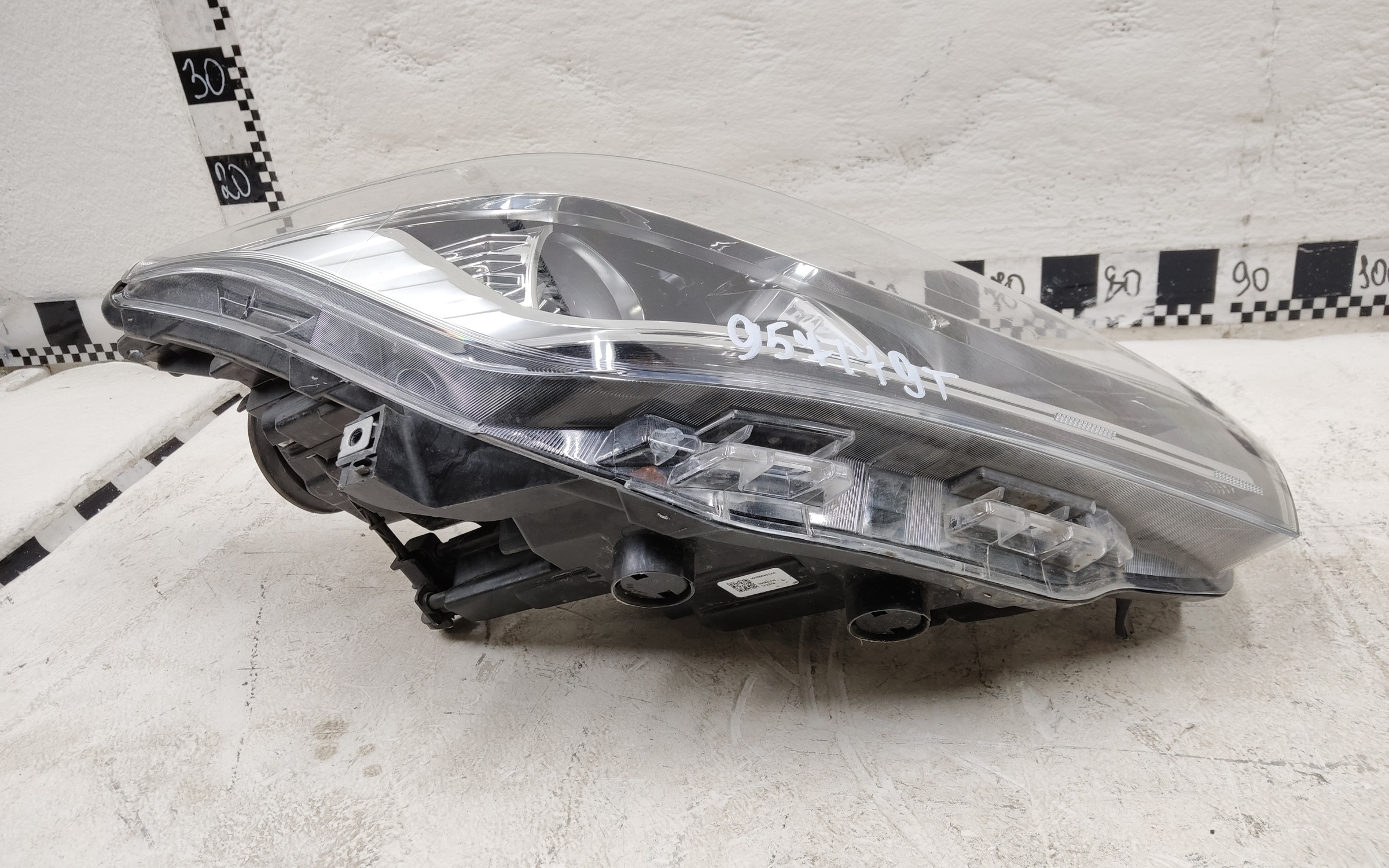 Фара передняя правая Chery Tiggo 4 Pro LED