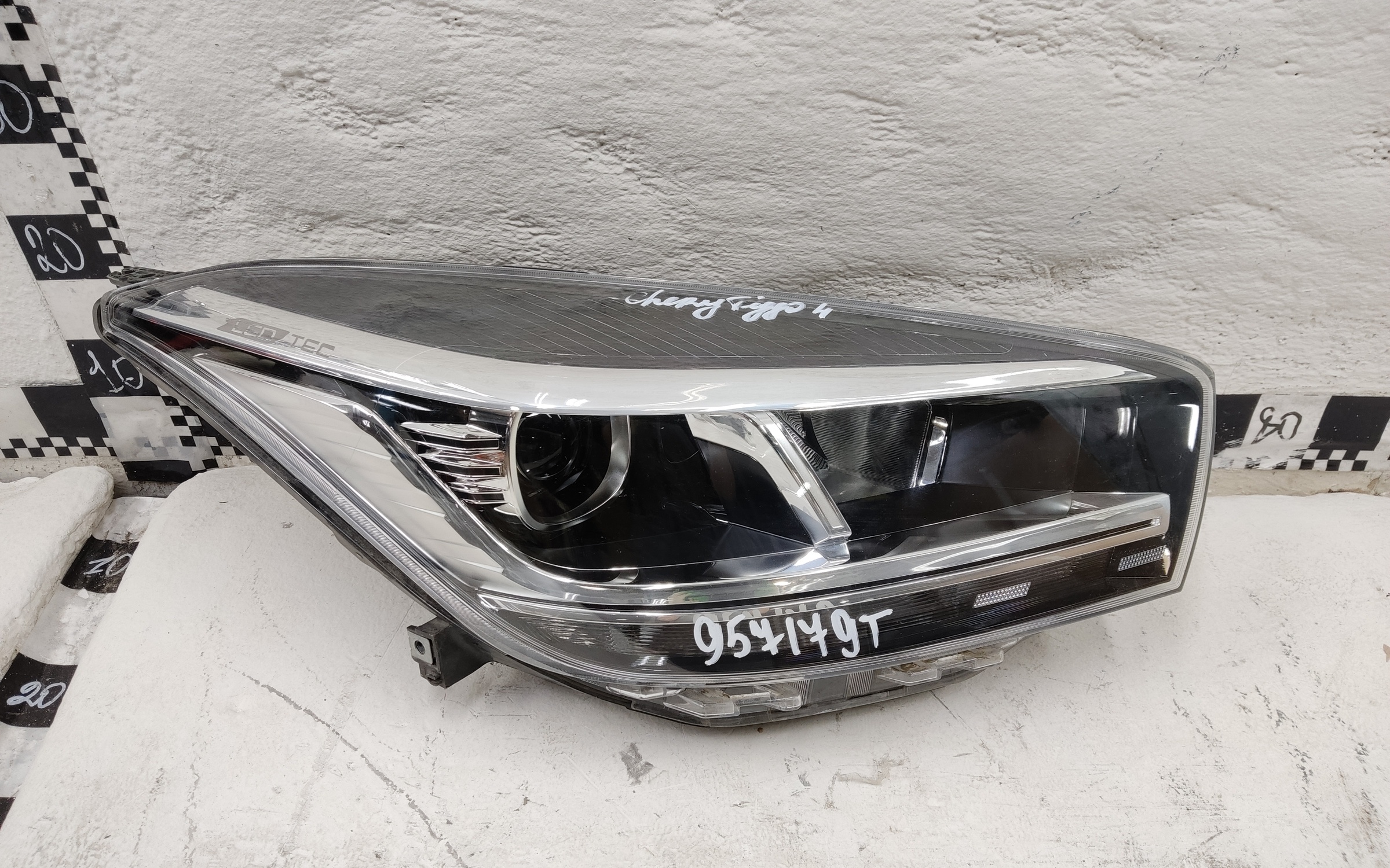 Фара передняя правая Chery Tiggo 4 Pro LED