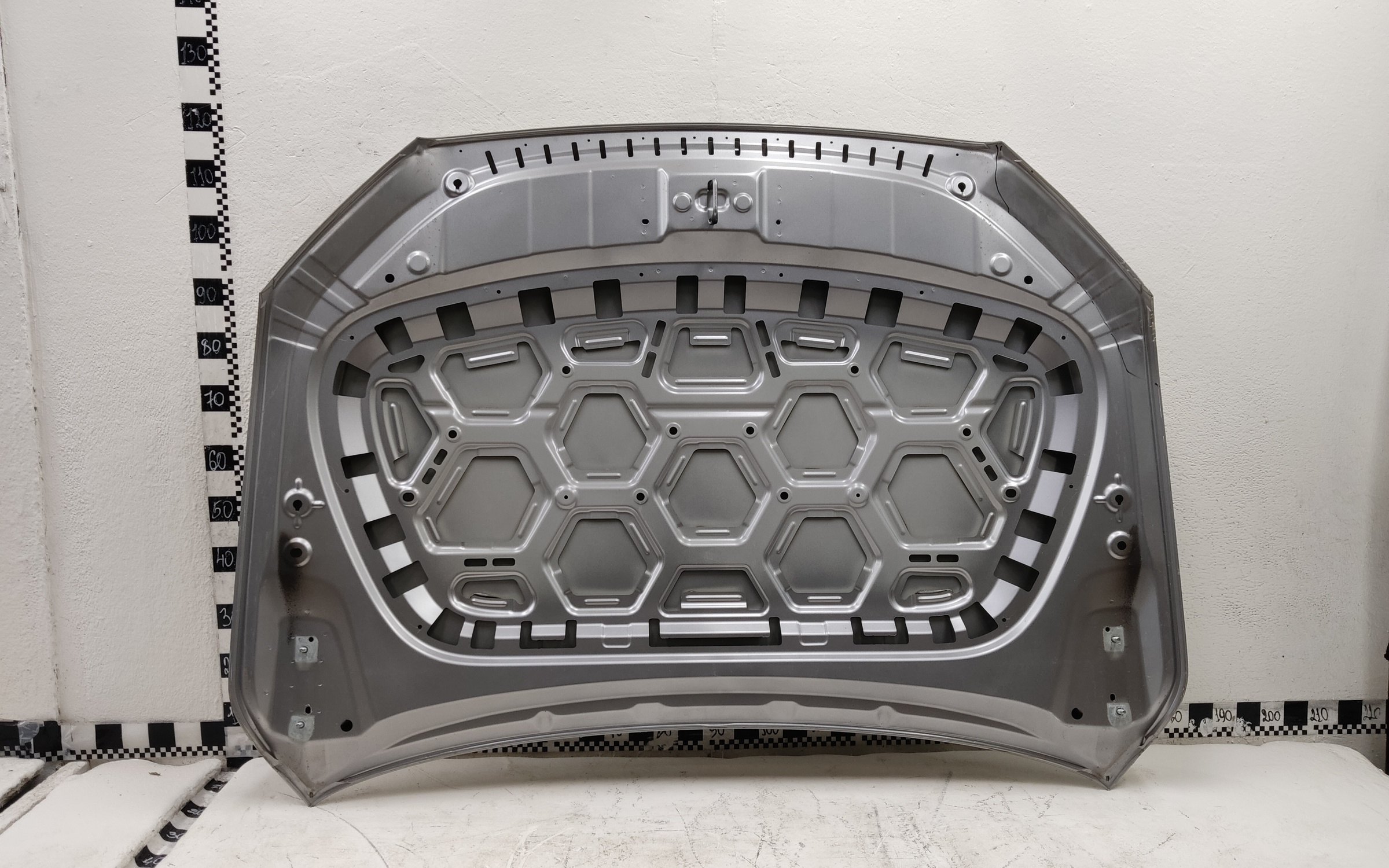 Капот Geely Monjaro
