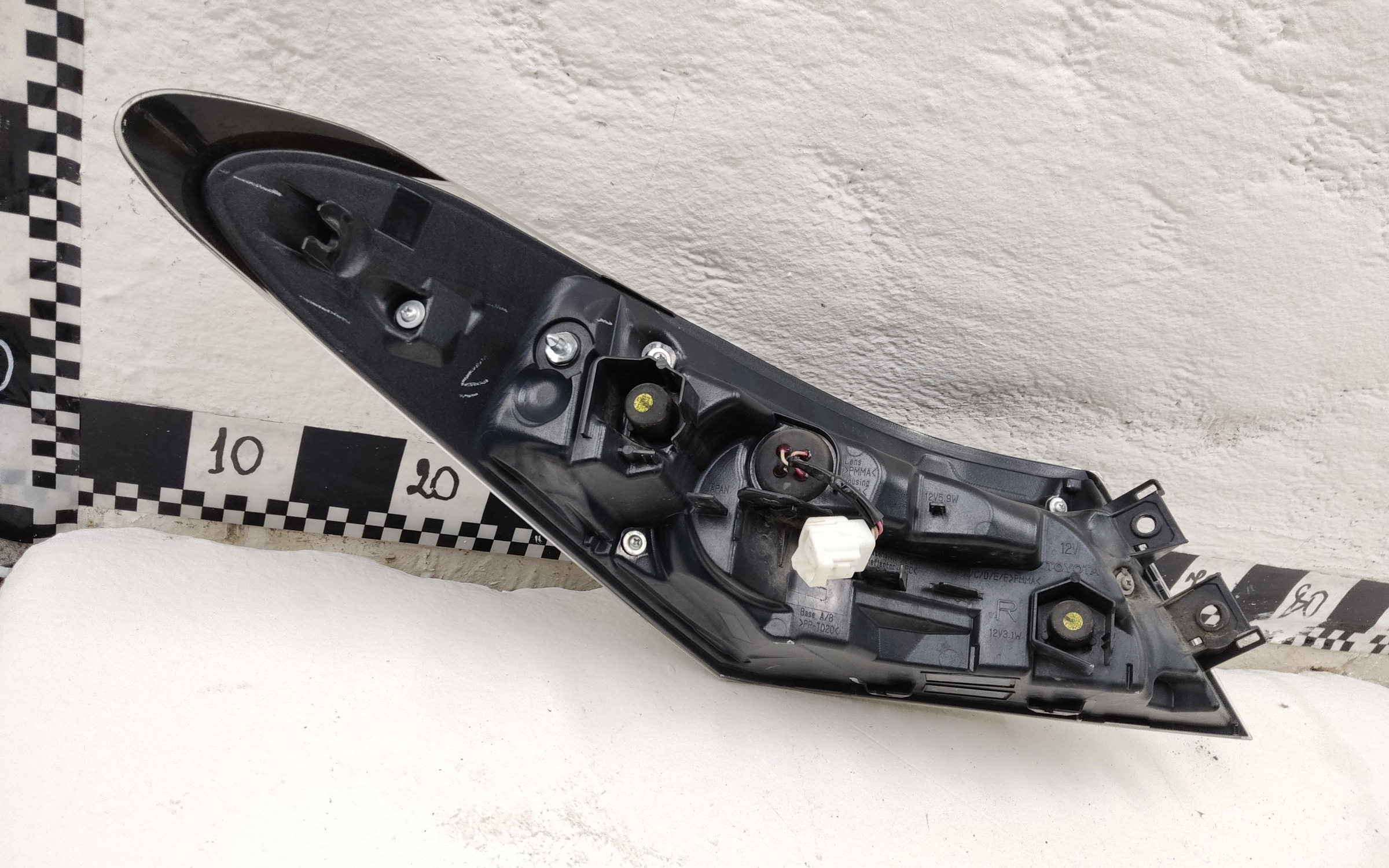 Фонарь задний правый наружный Toyota Camry V70 LED Restail чёрный