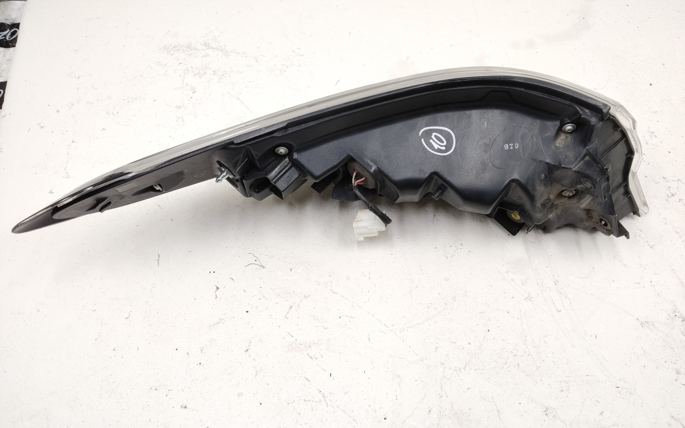 Фонарь задний правый наружный Toyota Camry V70 LED Restail чёрный