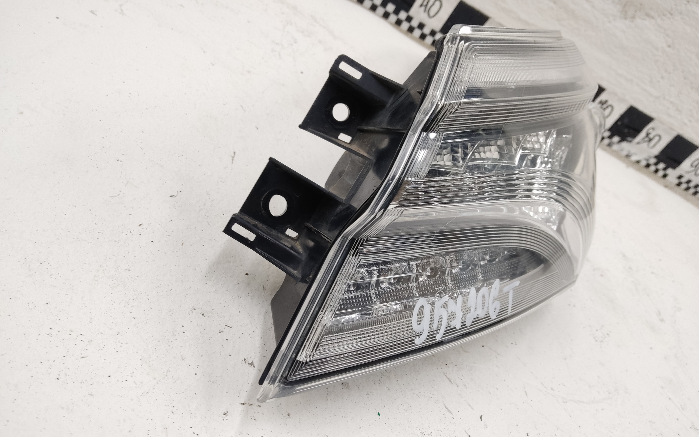 Фонарь задний правый наружный Toyota Camry V70 LED Restail чёрный