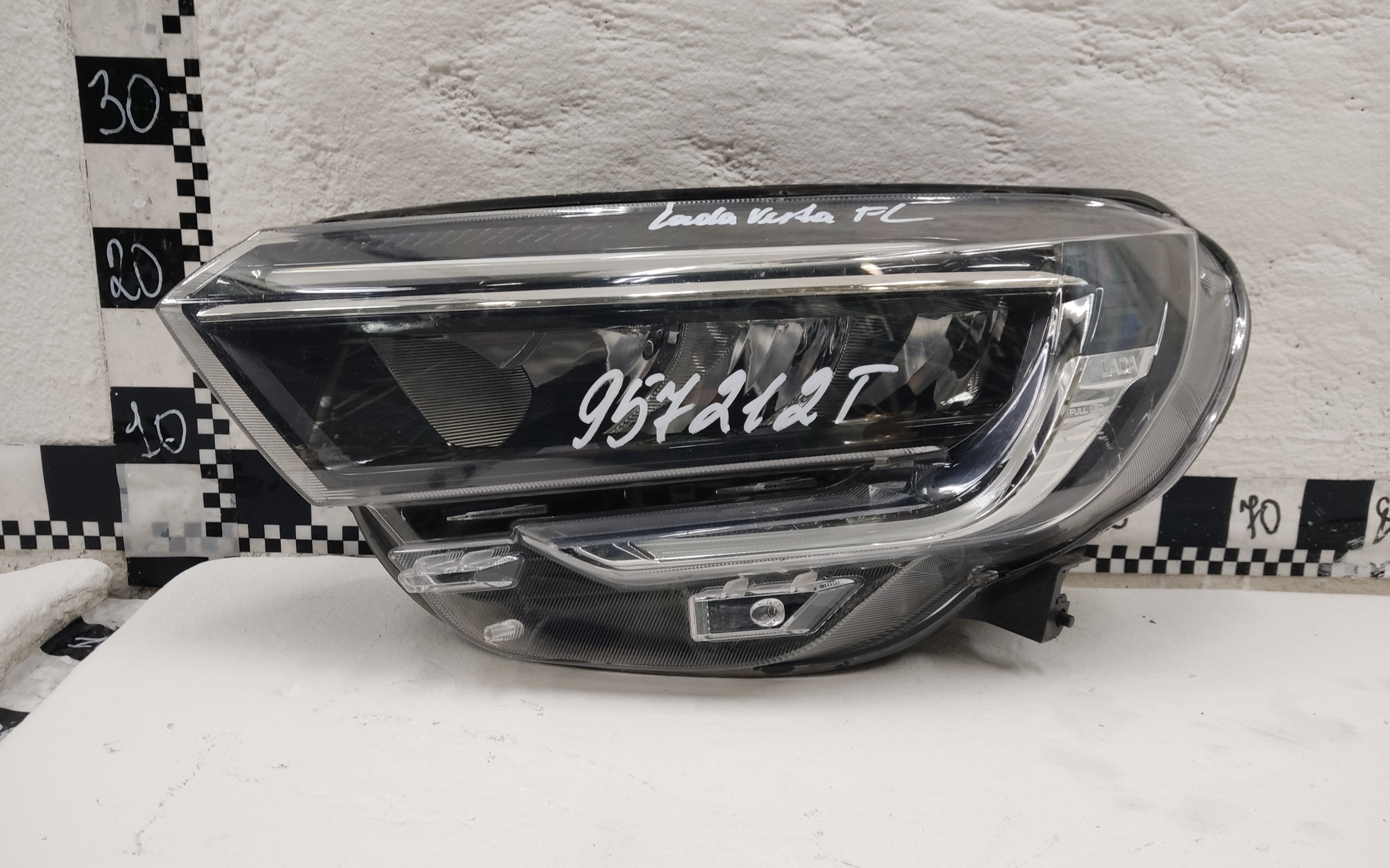 Фара передняя левая Lada Vesta 1 Restail LED