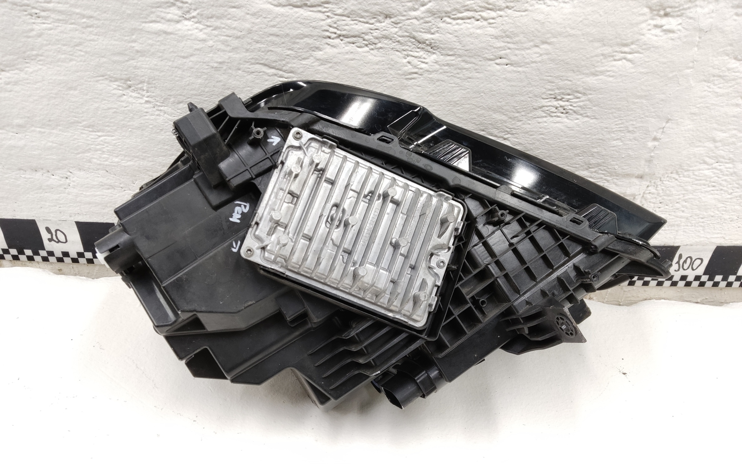 Фара передняя правая Geely Monjaro LED