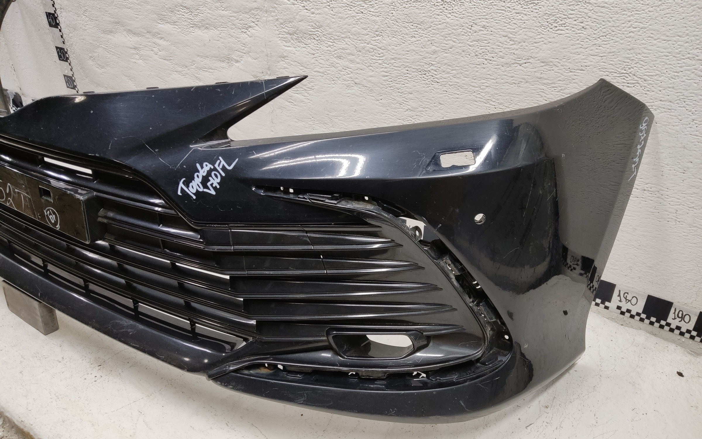 Бампер передний Toyota Camry V70 Restail