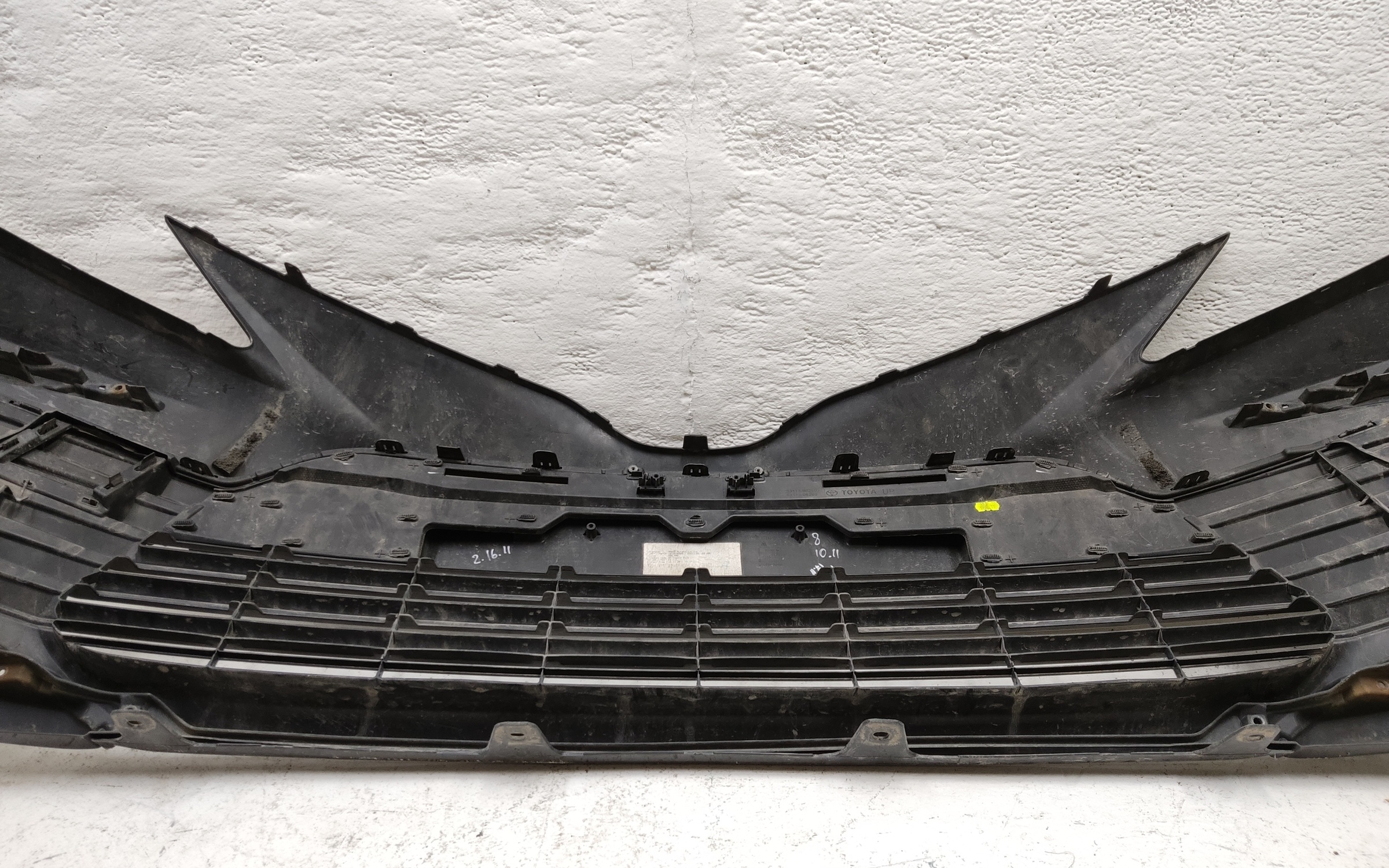 Бампер передний Toyota Camry V70 Restail